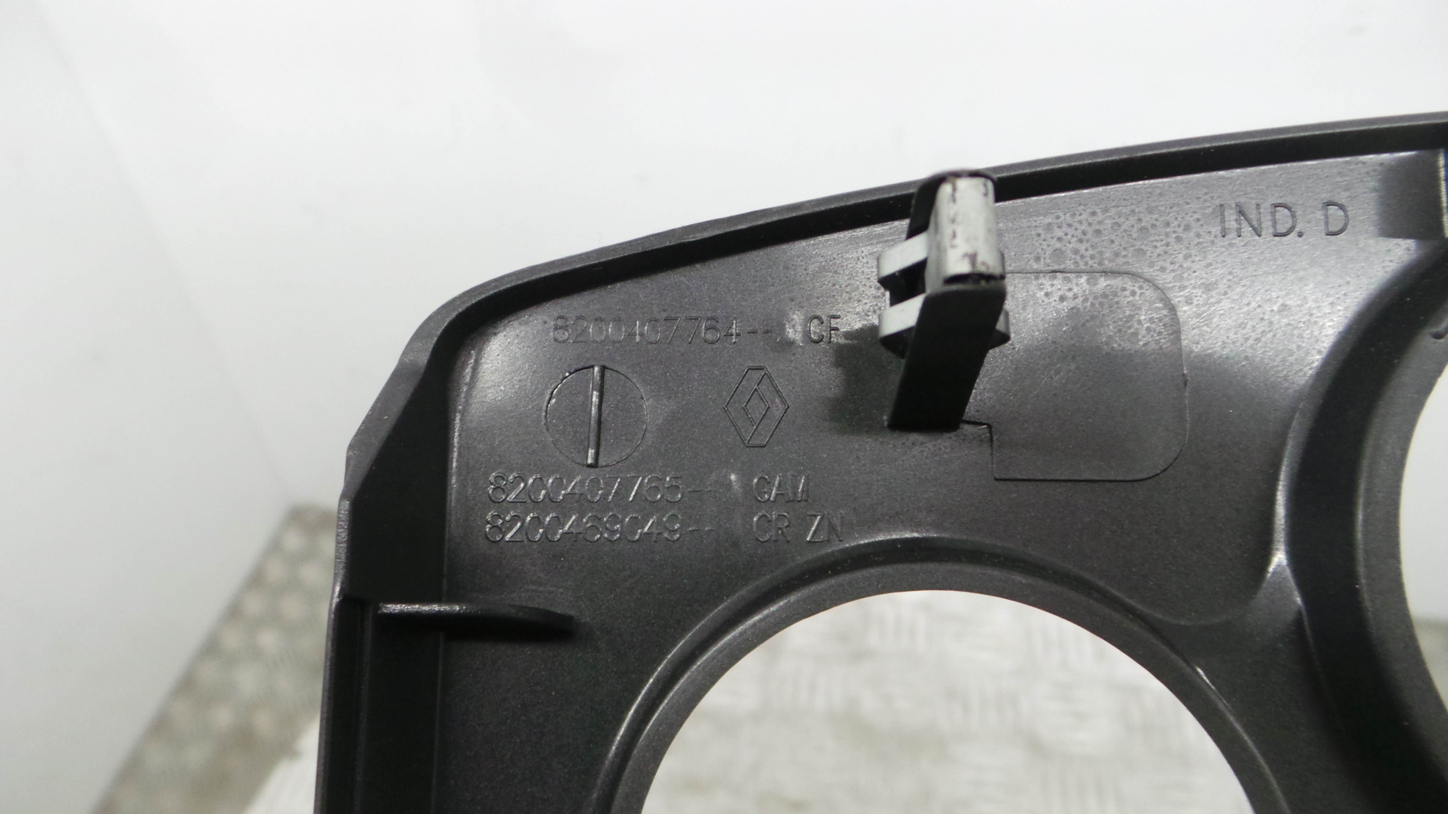 Aro Consola Central 8200407764 - RENAULT CLIO III (BR0/1, CR0/1)-36929160