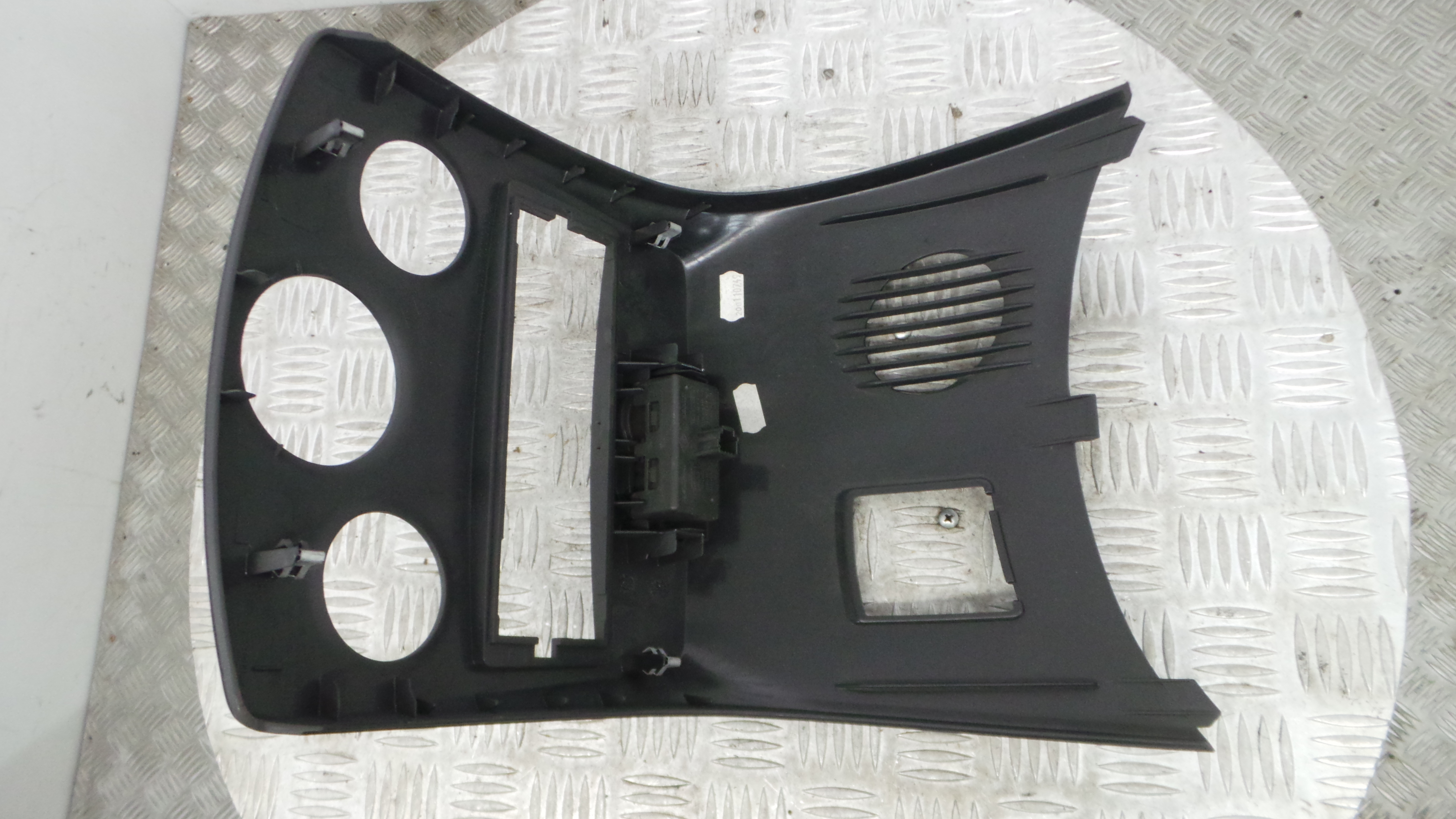 Aro Consola Central 8200407843 - RENAULT CLIO III (BR0/1, CR0/1)-36929168