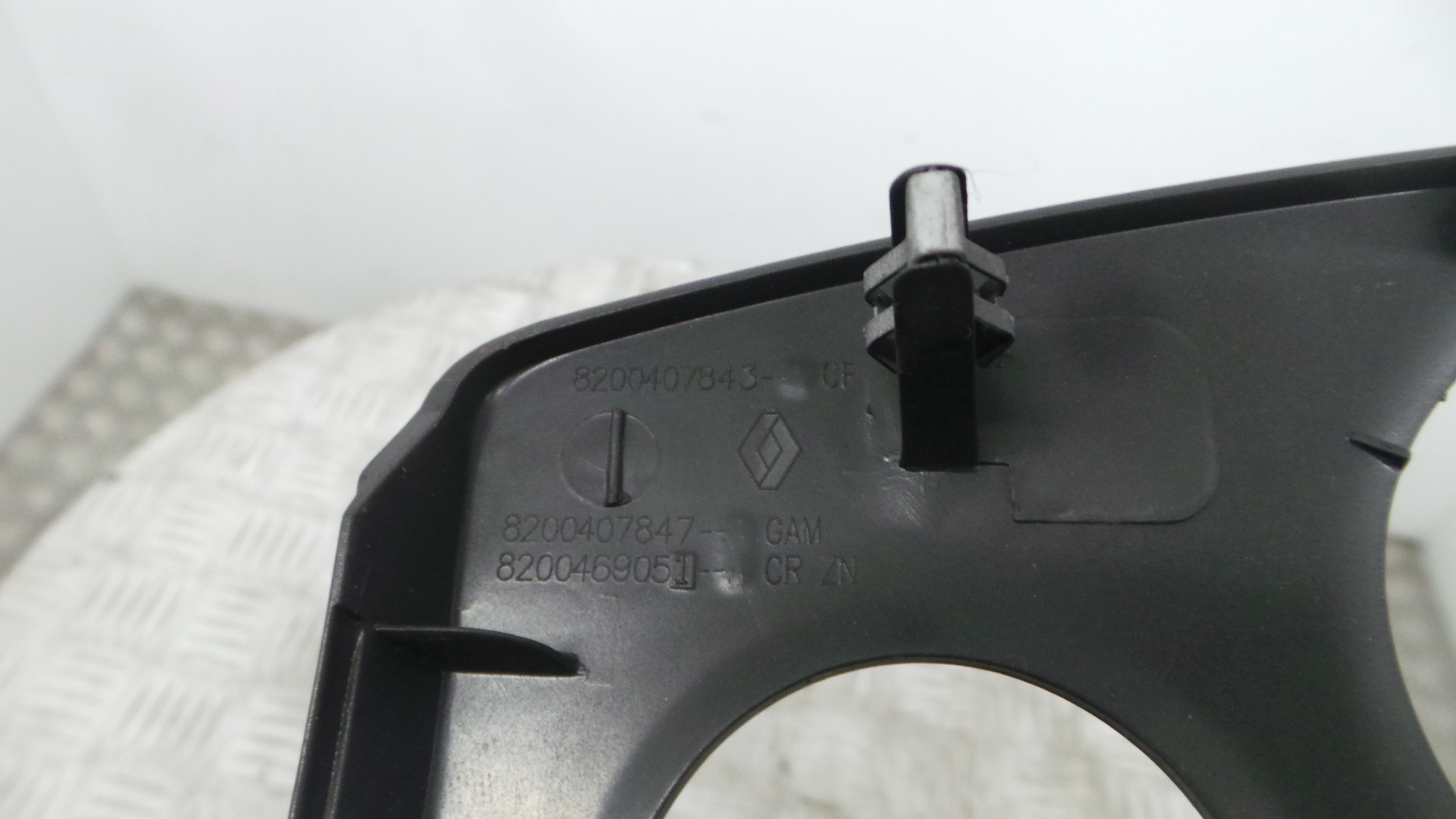 Aro Consola Central 8200407843 - RENAULT CLIO III (BR0/1, CR0/1)-36929168