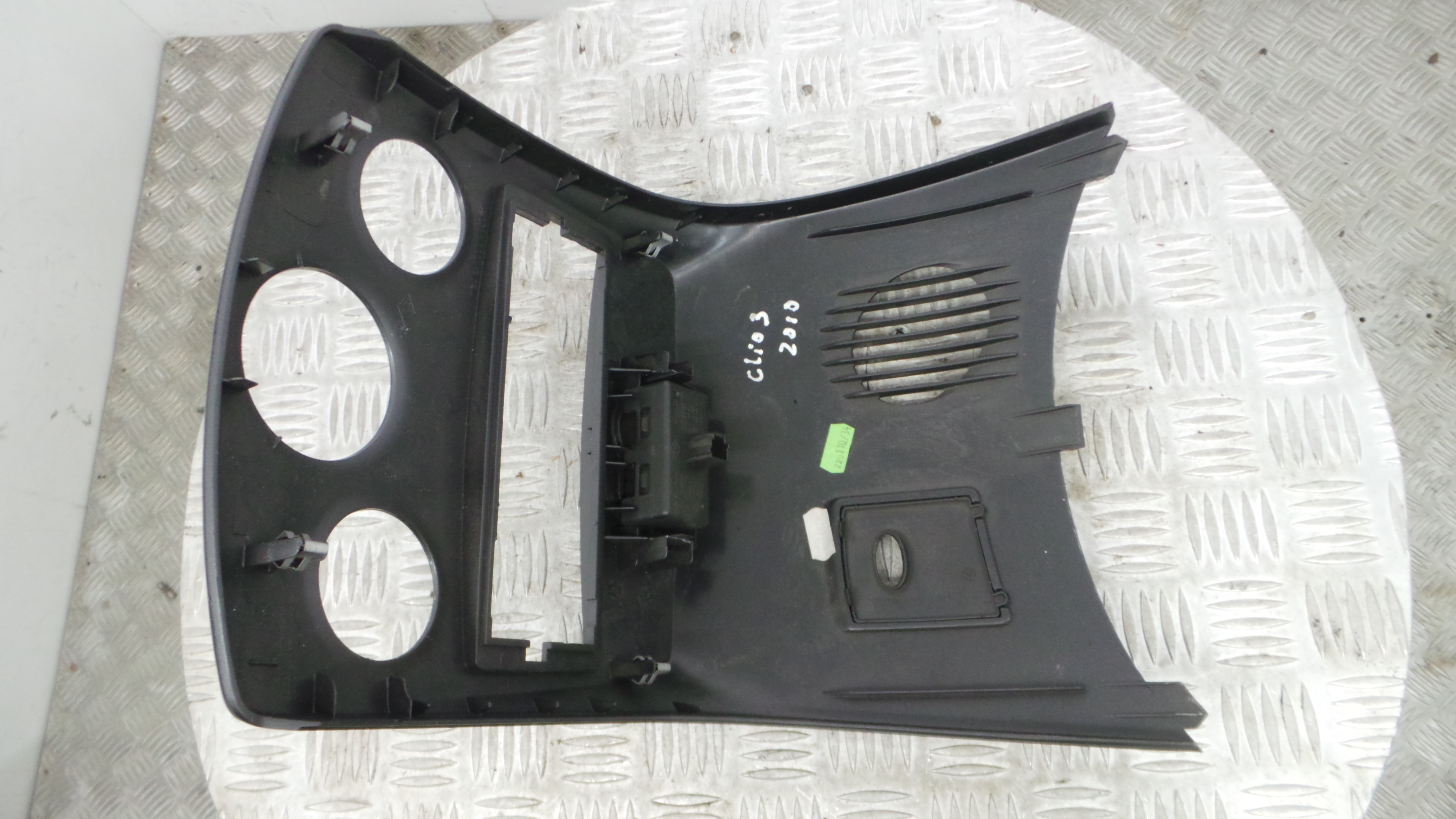 Aro Consola Central 8200407843 - RENAULT CLIO III (BR0/1, CR0/1)-36929234