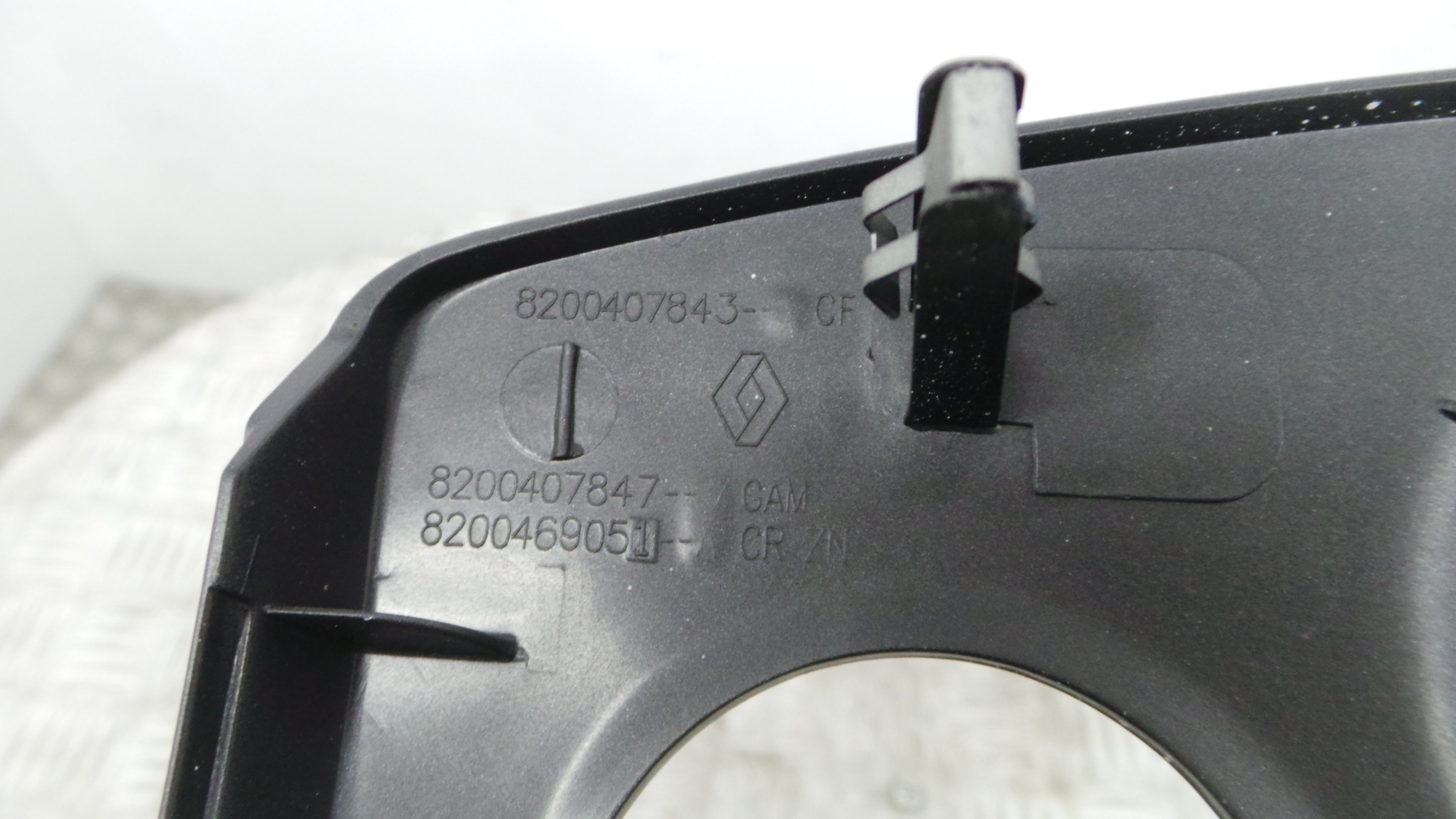 Aro Consola Central 8200407843 - RENAULT CLIO III (BR0/1, CR0/1)-36929234