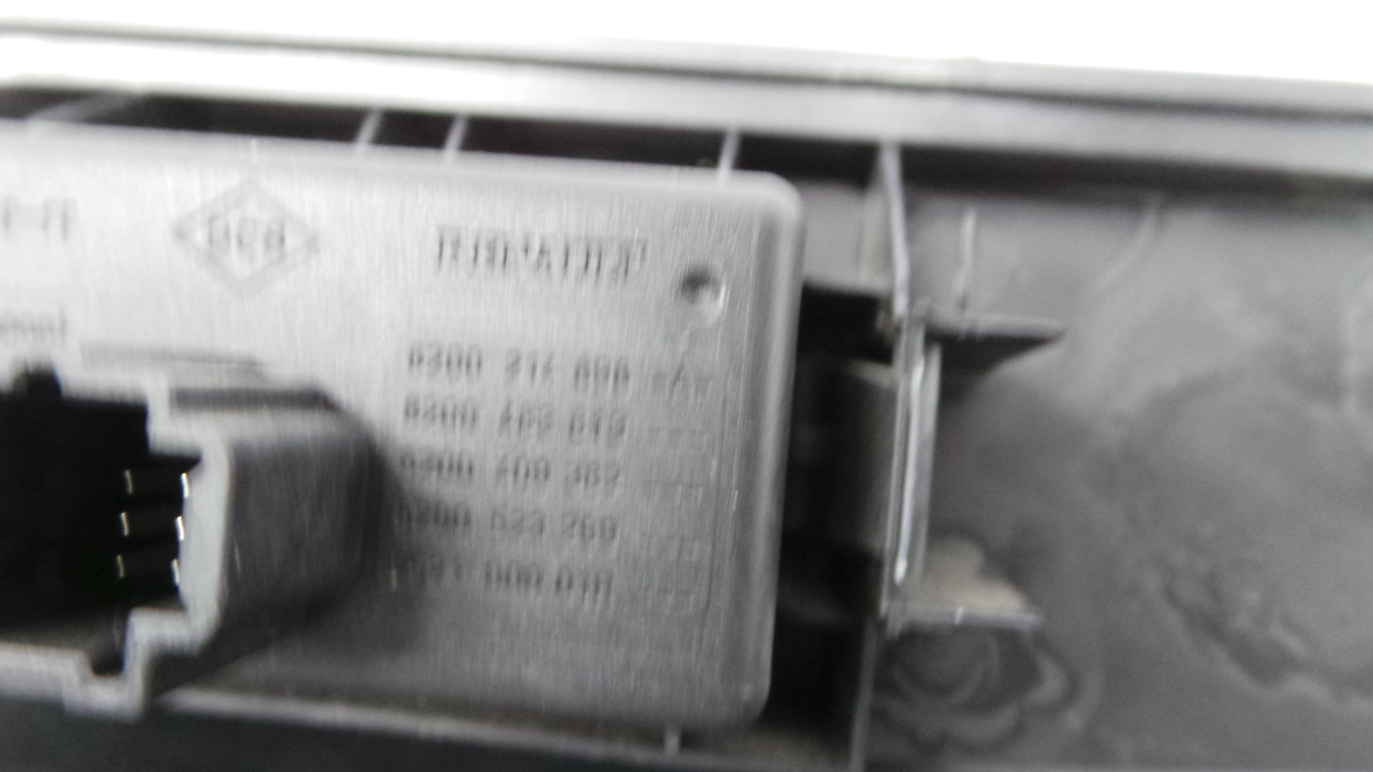 Aro Consola Central 8200407843 - RENAULT CLIO III (BR0/1, CR0/1)-36929234