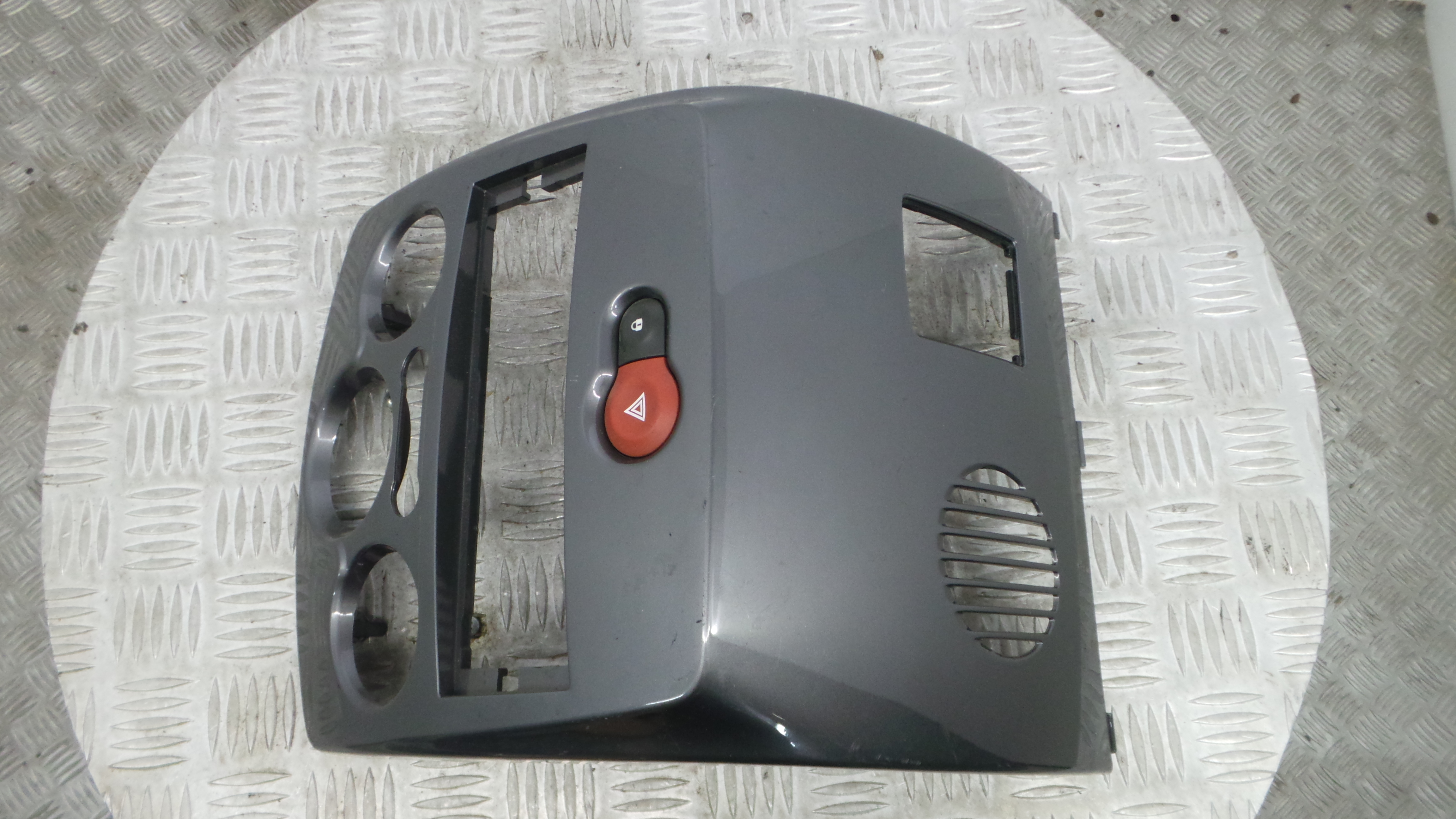 Aro Consola Central 8200407764 - RENAULT CLIO III (BR0/1, CR0/1)-36929445