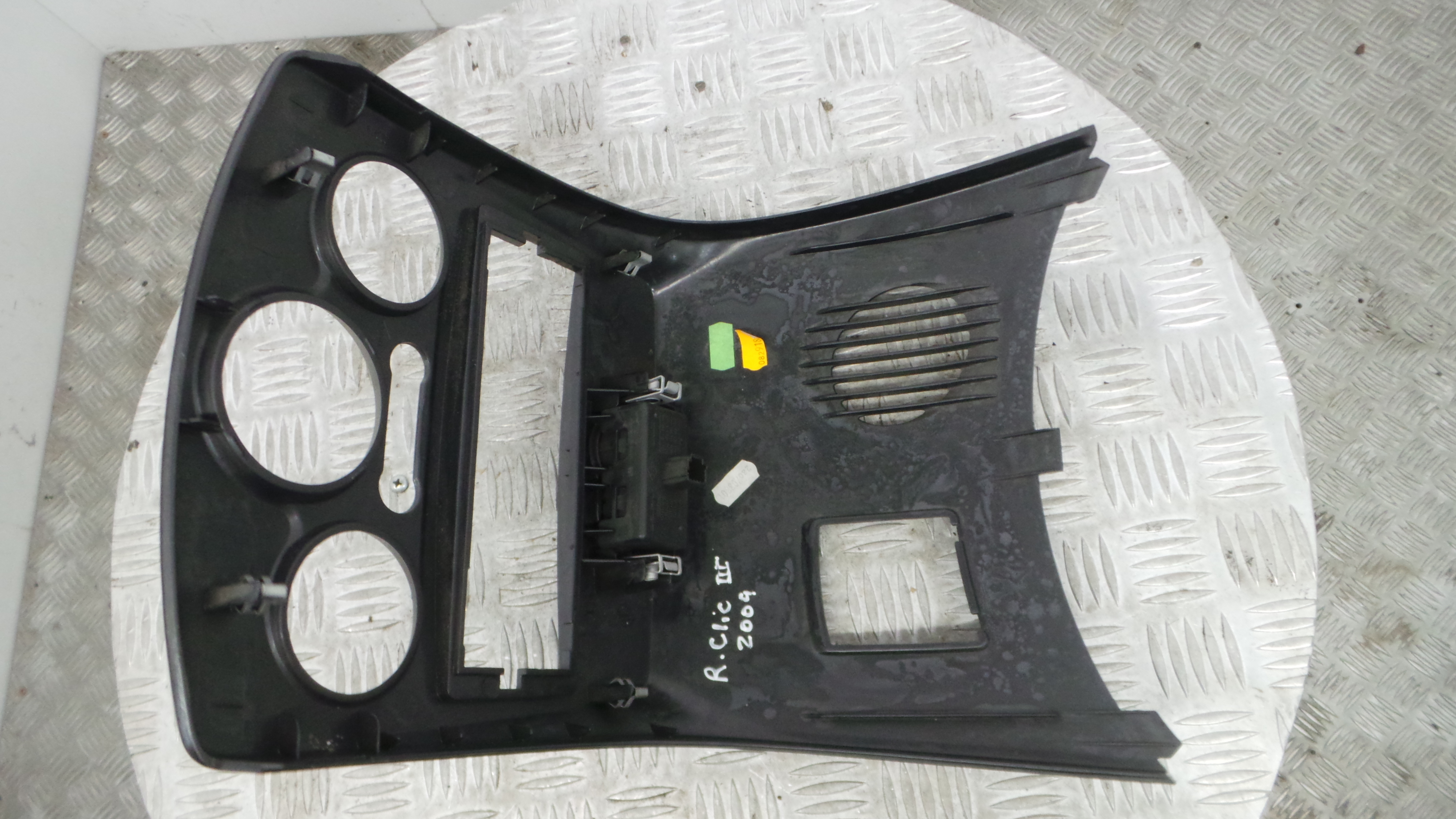Aro Consola Central 8200407764 - RENAULT CLIO III (BR0/1, CR0/1)-36929445