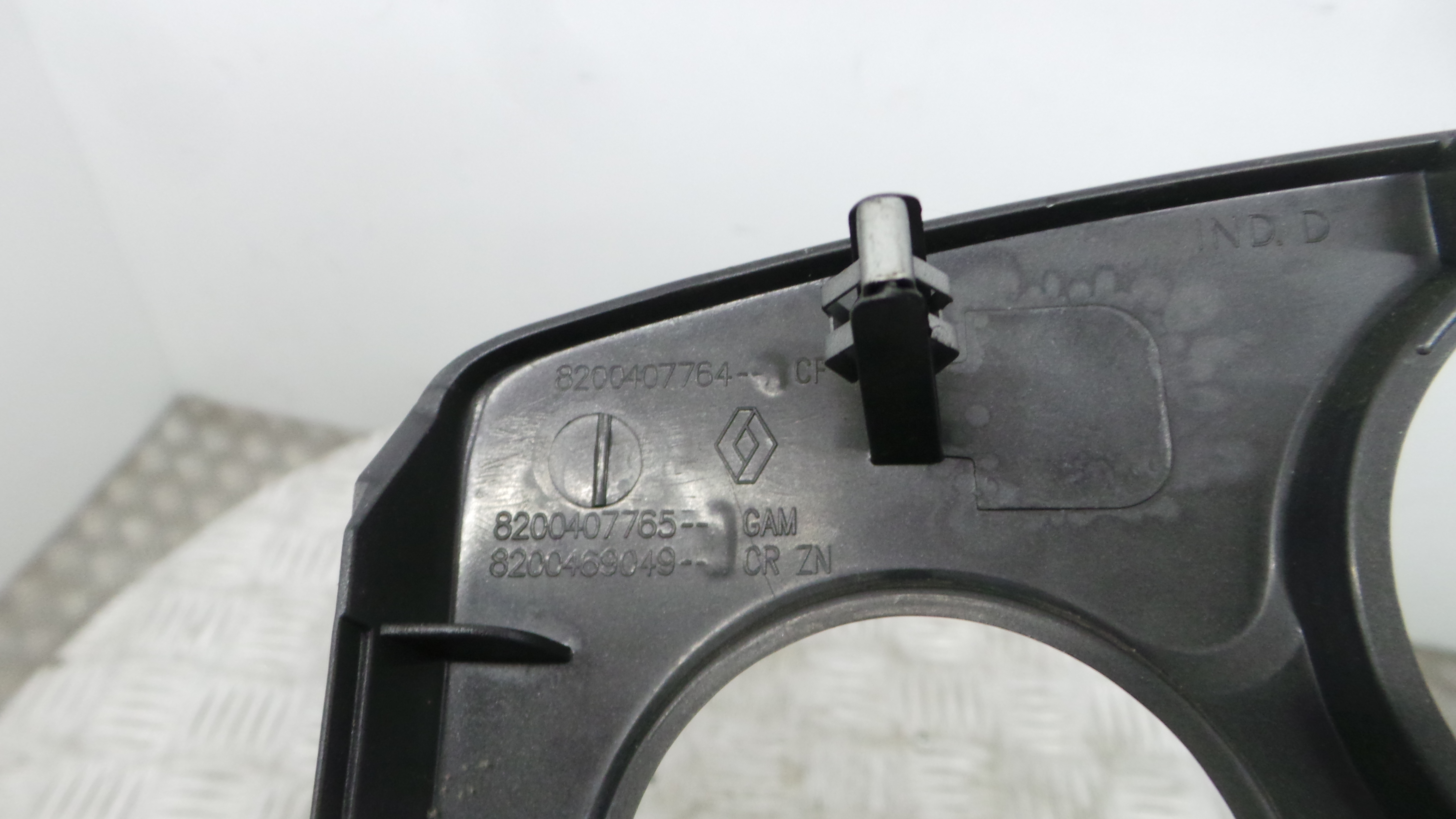 Aro Consola Central 8200407764 - RENAULT CLIO III (BR0/1, CR0/1)-36929445