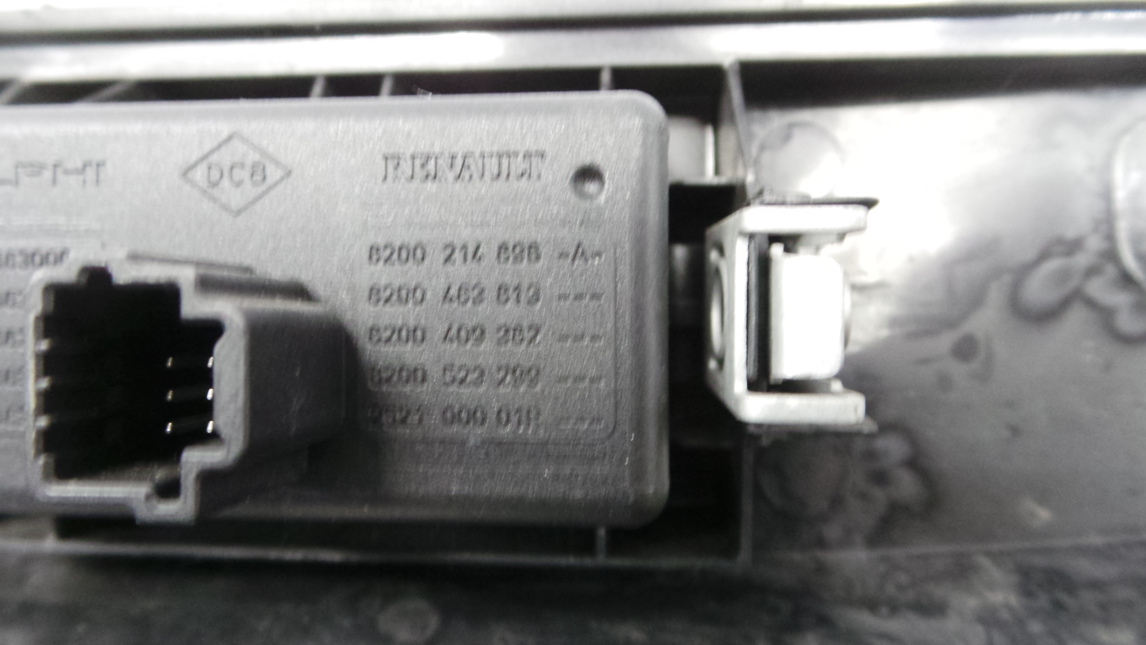 Aro Consola Central 8200407764 - RENAULT CLIO III (BR0/1, CR0/1)-36929445