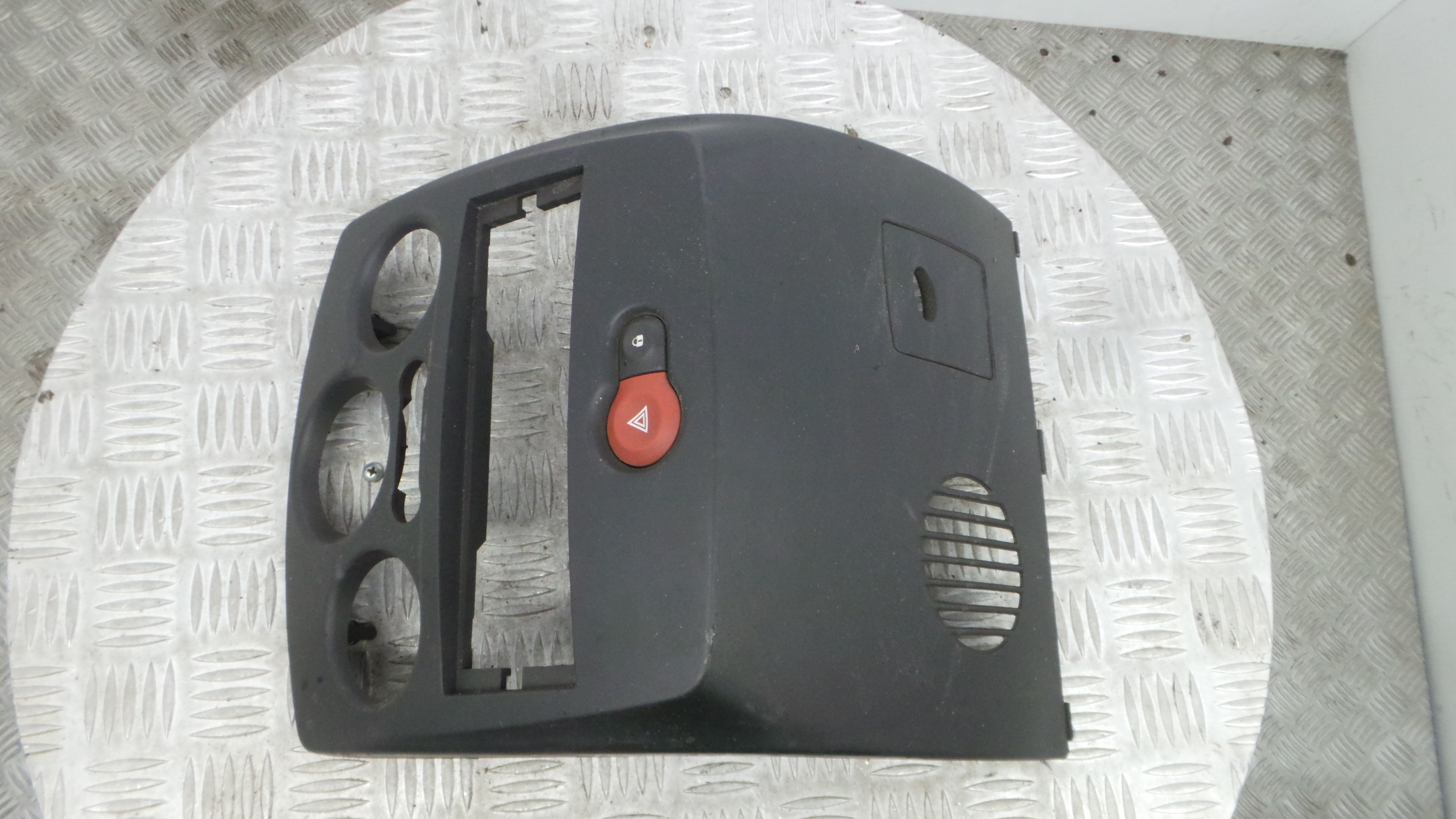 Aro Consola Central 301121110025 - RENAULT CLIO III (BR0/1, CR0/1)-36929449