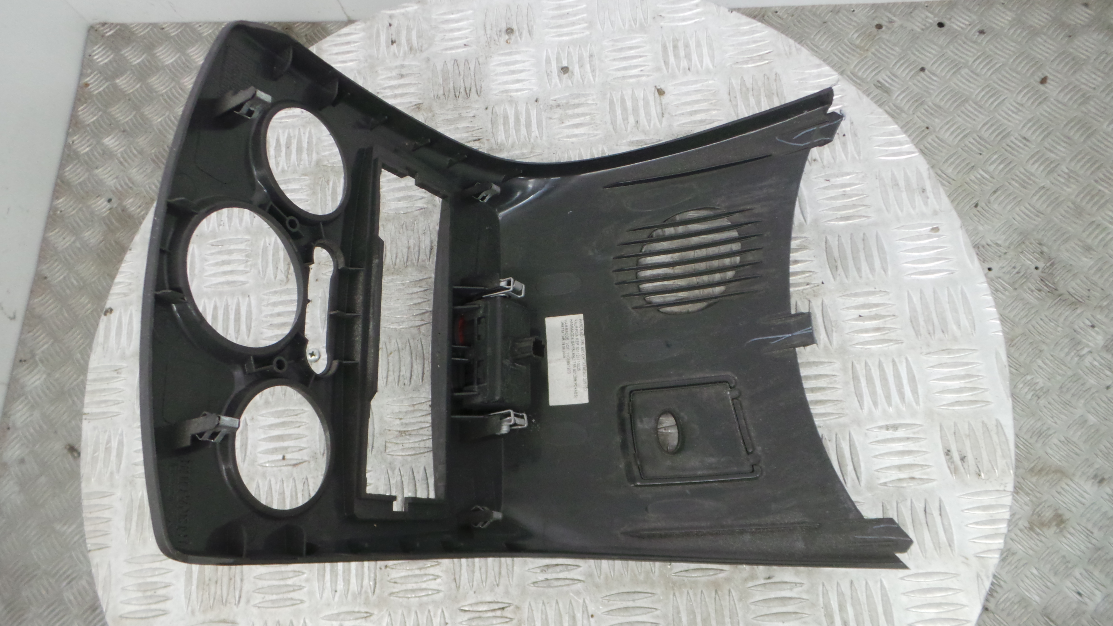 Aro Consola Central 301121110025 - RENAULT CLIO III (BR0/1, CR0/1)-36929449