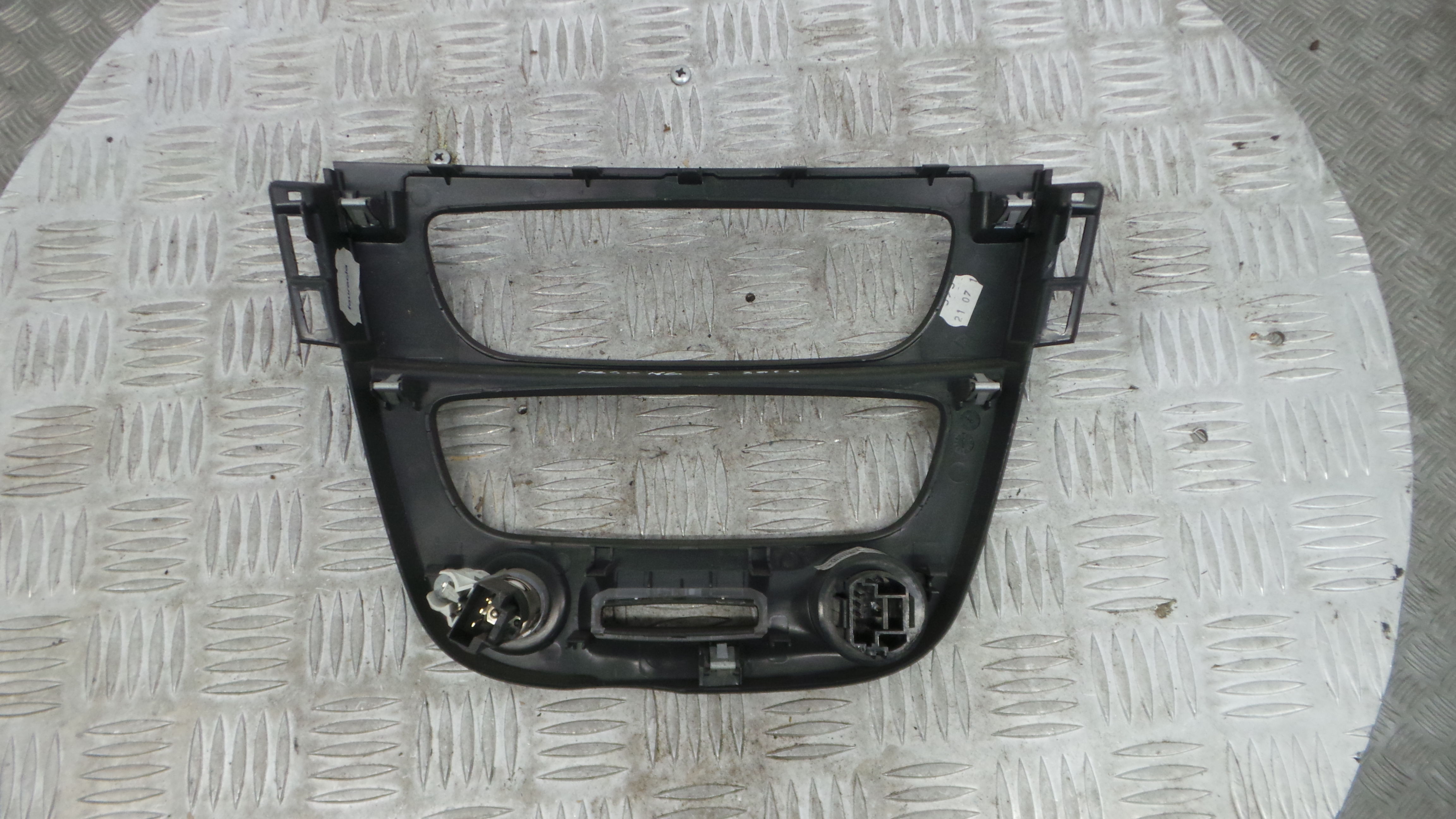 Aro Consola Central 682600003R - RENAULT MEGANE III Hatchback (BZ0/1_, B3_)-36929459