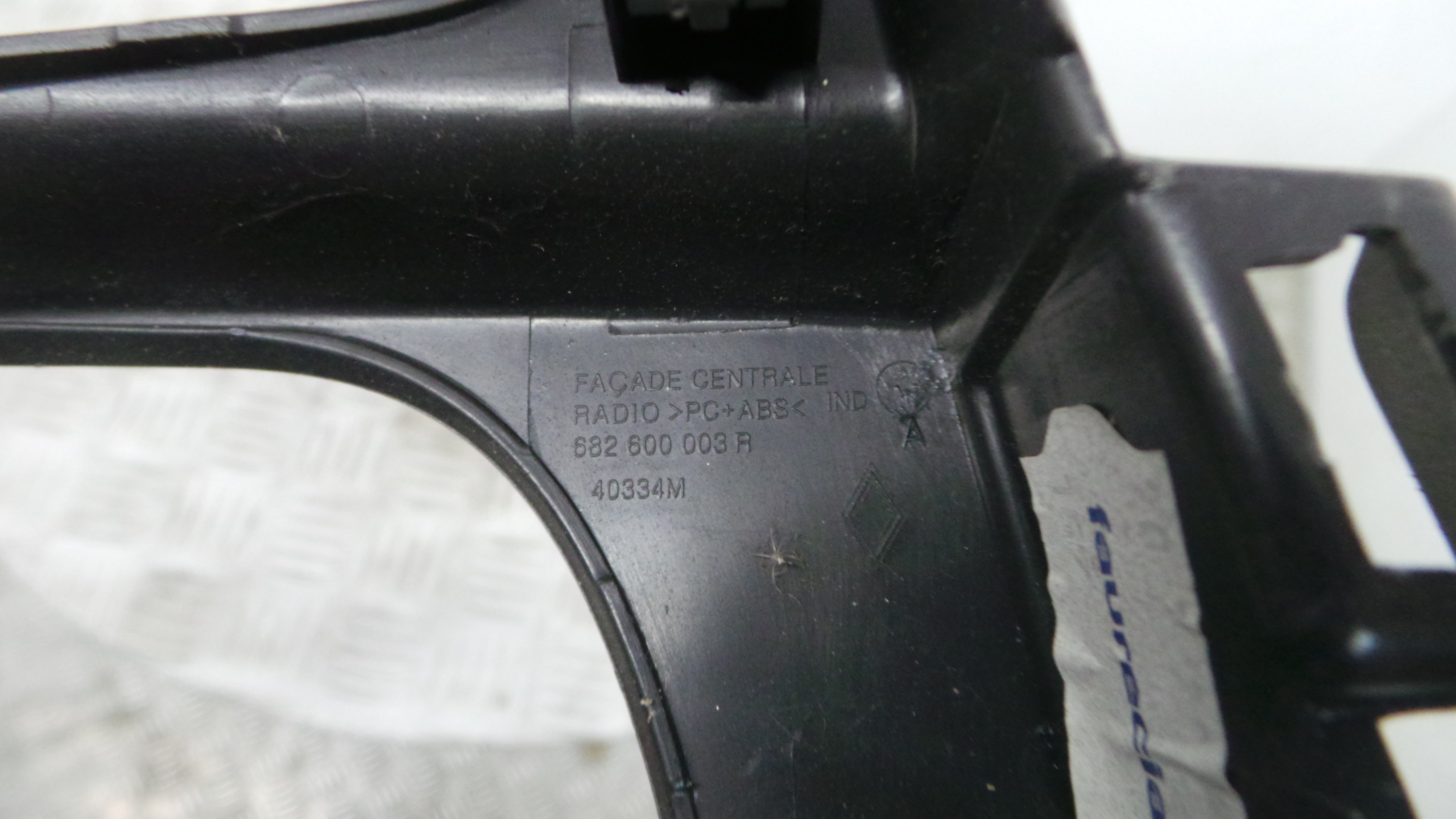 Aro Consola Central 682600003R - RENAULT MEGANE III Hatchback (BZ0/1_, B3_)-36929459