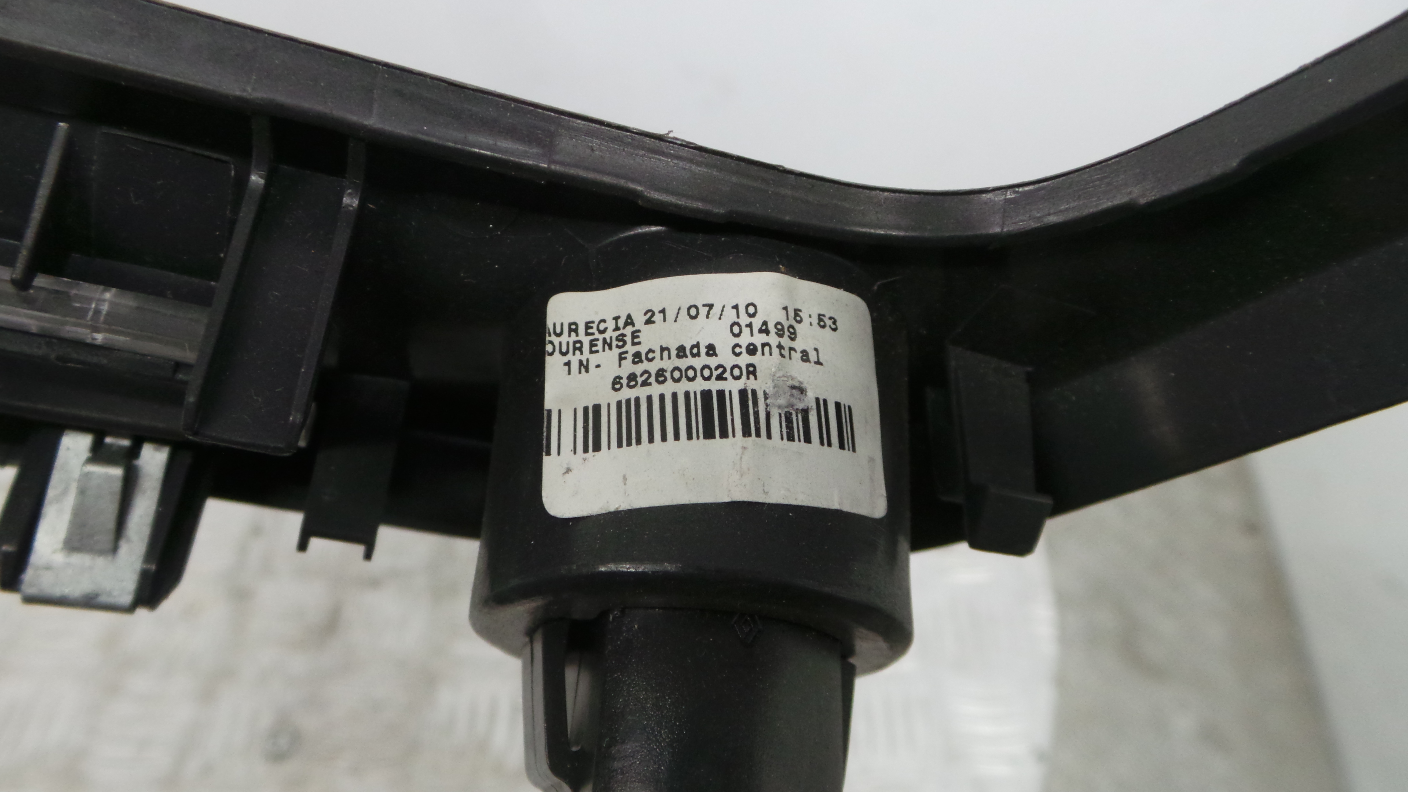 Aro Consola Central 682600003R - RENAULT MEGANE III Hatchback (BZ0/1_, B3_)-36929459