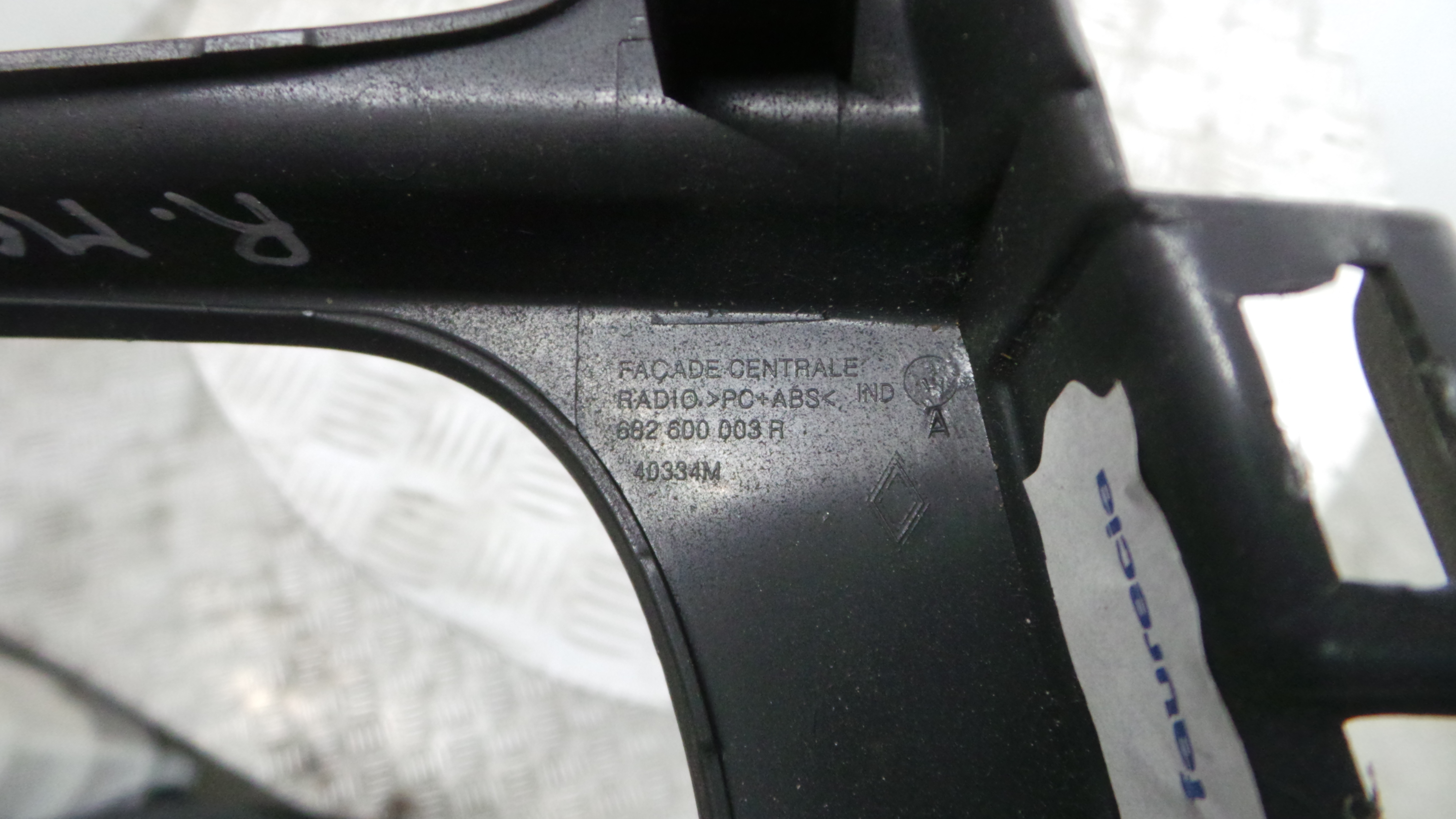 Aro Consola Central 682600003R - RENAULT MEGANE III Hatchback (BZ0/1_, B3_)-36929463