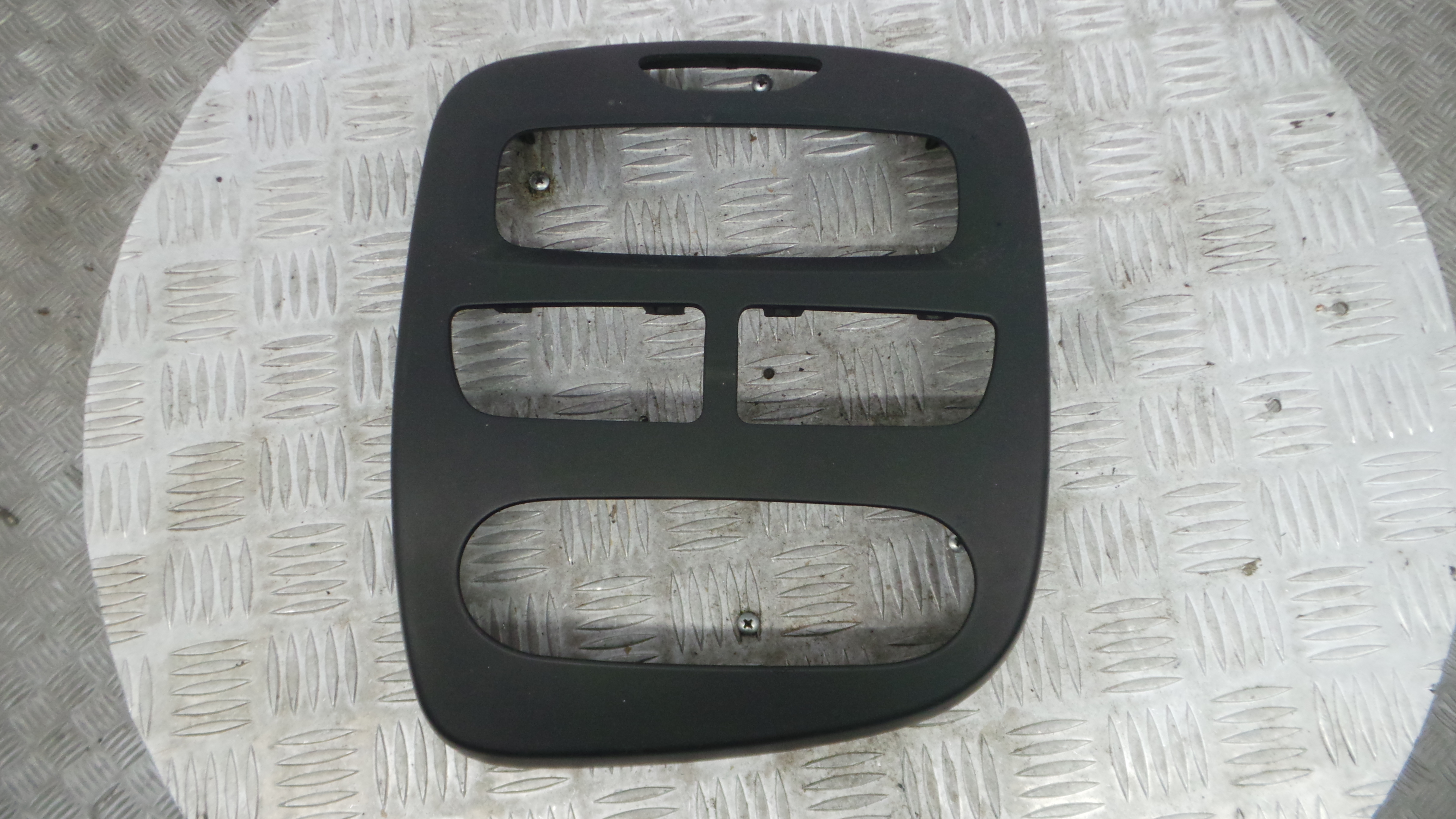 Aro Consola Central 682601558R - RENAULT CLIO IV (BH_)-36929471