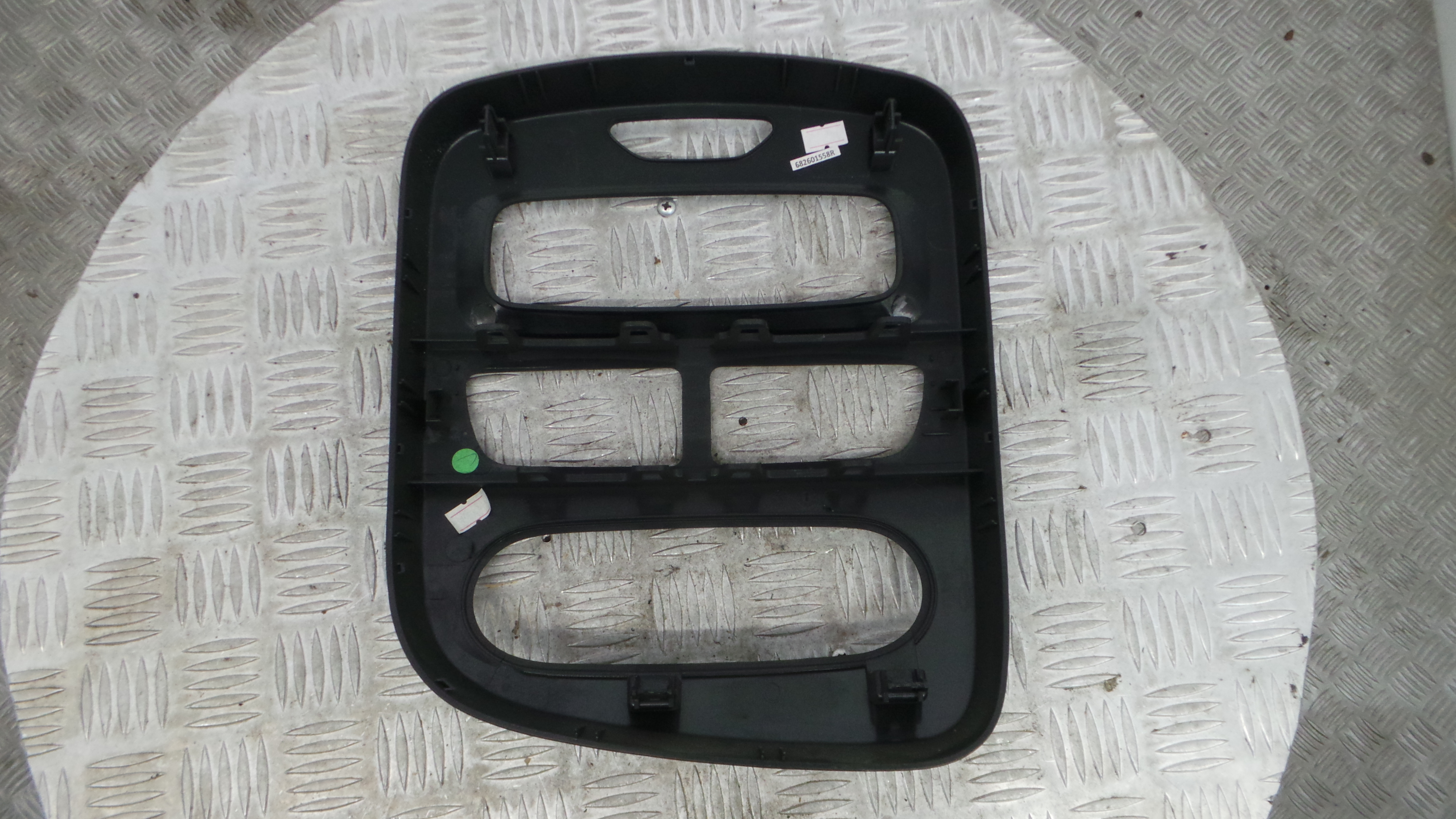 Aro Consola Central 682601558R - RENAULT CLIO IV (BH_)-36929471