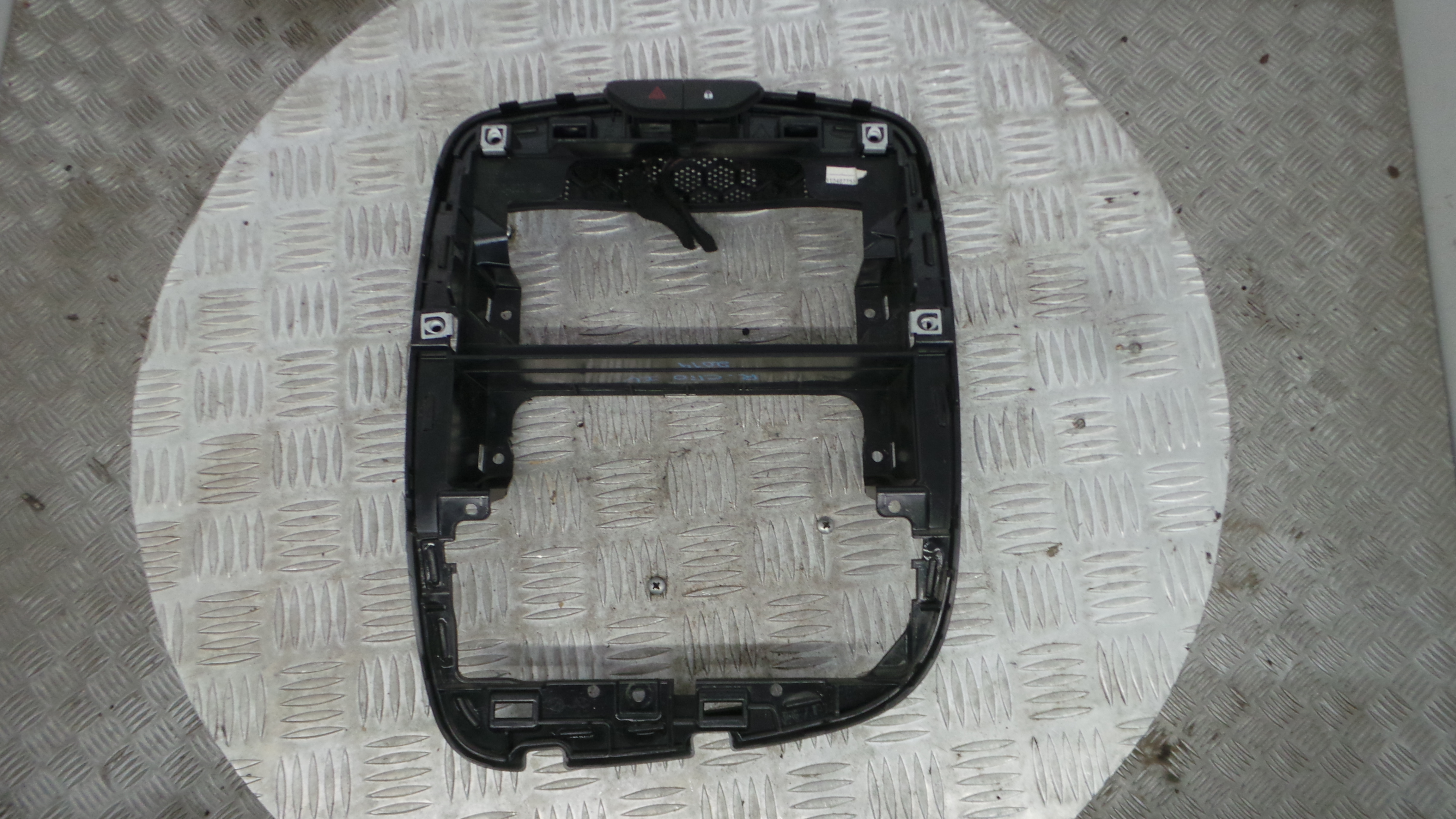 Aro Consola Central 681046679R - RENAULT CLIO IV (BH_)-36929474