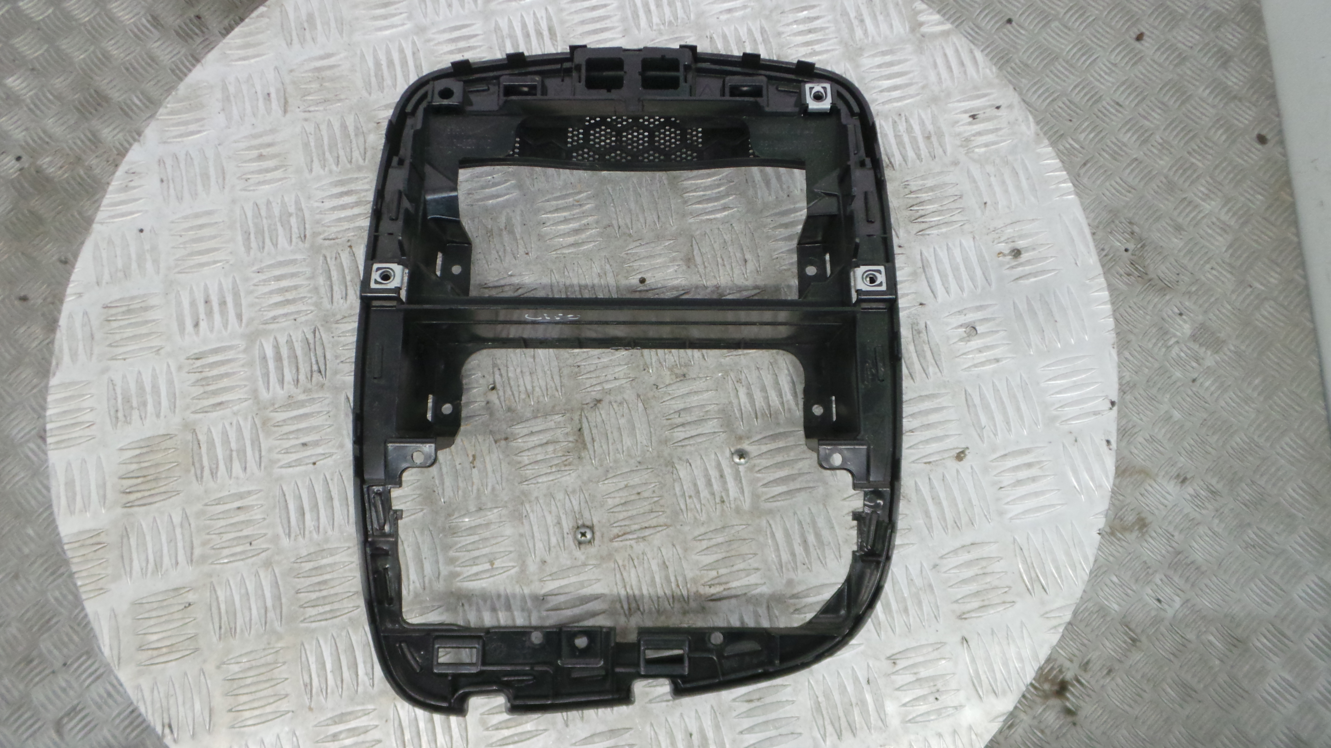 Aro Consola Central 681046679R - RENAULT CLIO IV (BH_)-36929478
