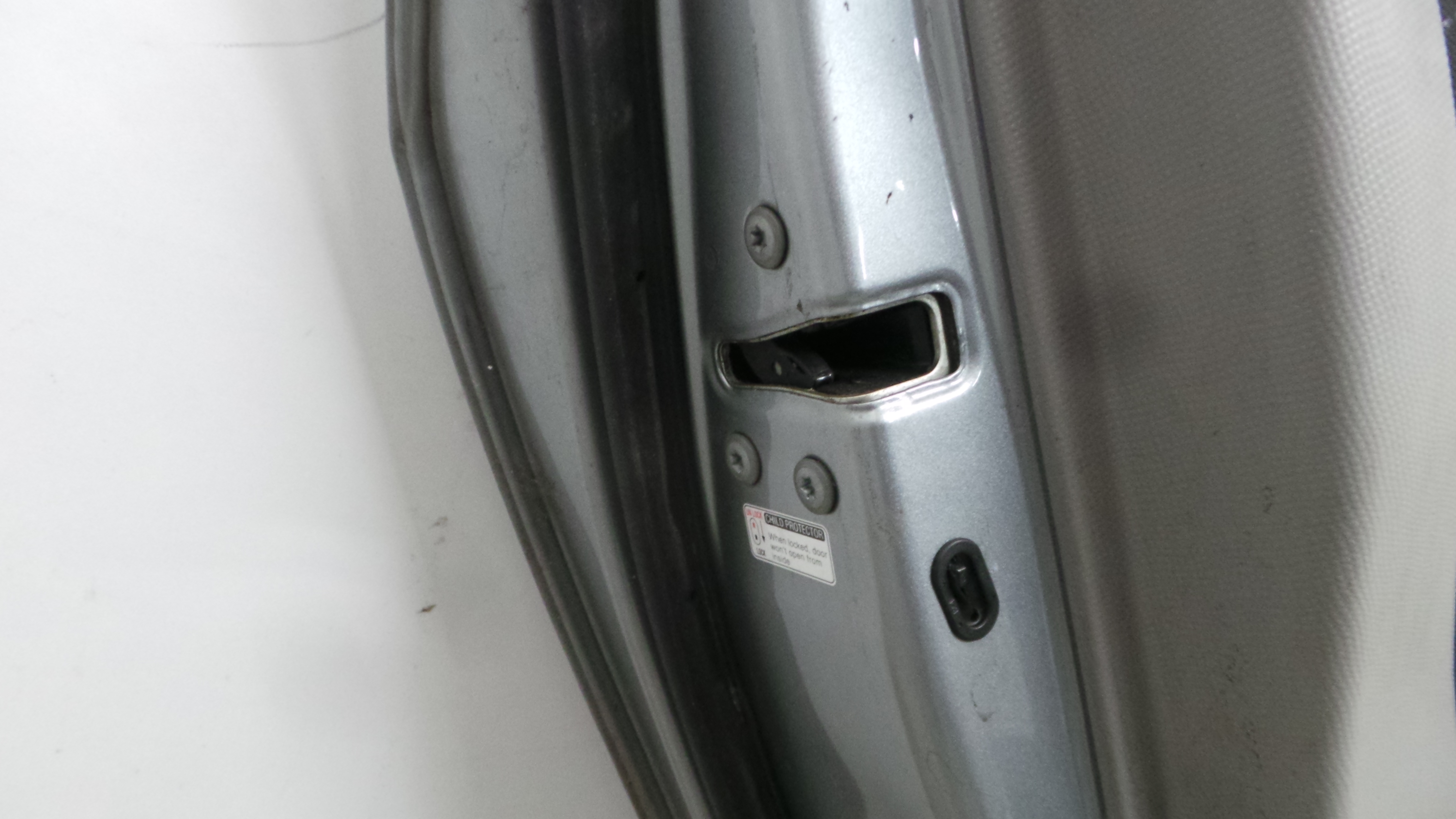 Fecho da Porta Trás Esq 69060-0D060 - TOYOTA YARIS (_P9_), YARIS/VITZ (_P9_)-37035223