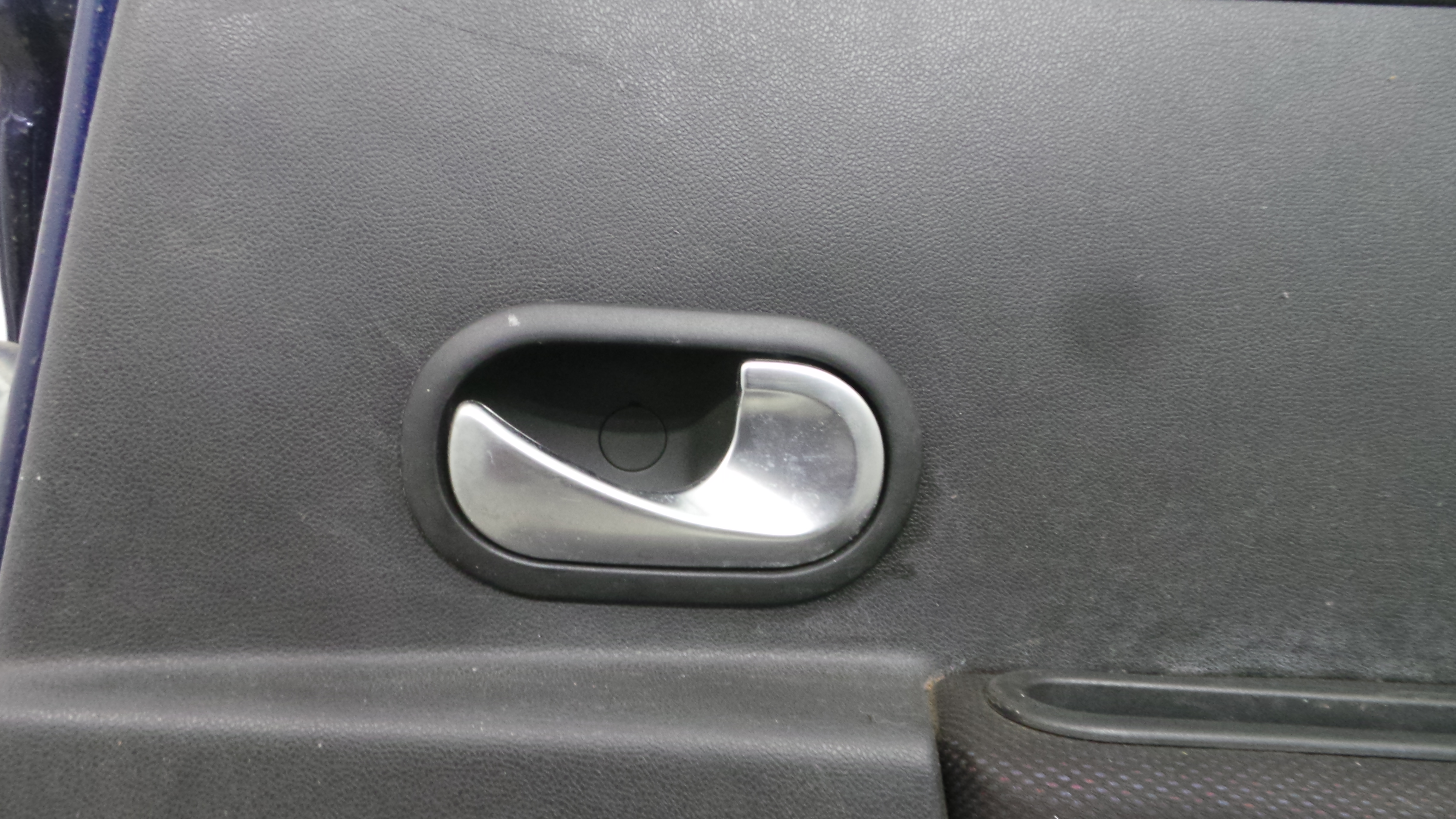 Puxador Interior Traseiro Direita 8200730863 - RENAULT CLIO III (BR0/1, CR0/1)-37035230