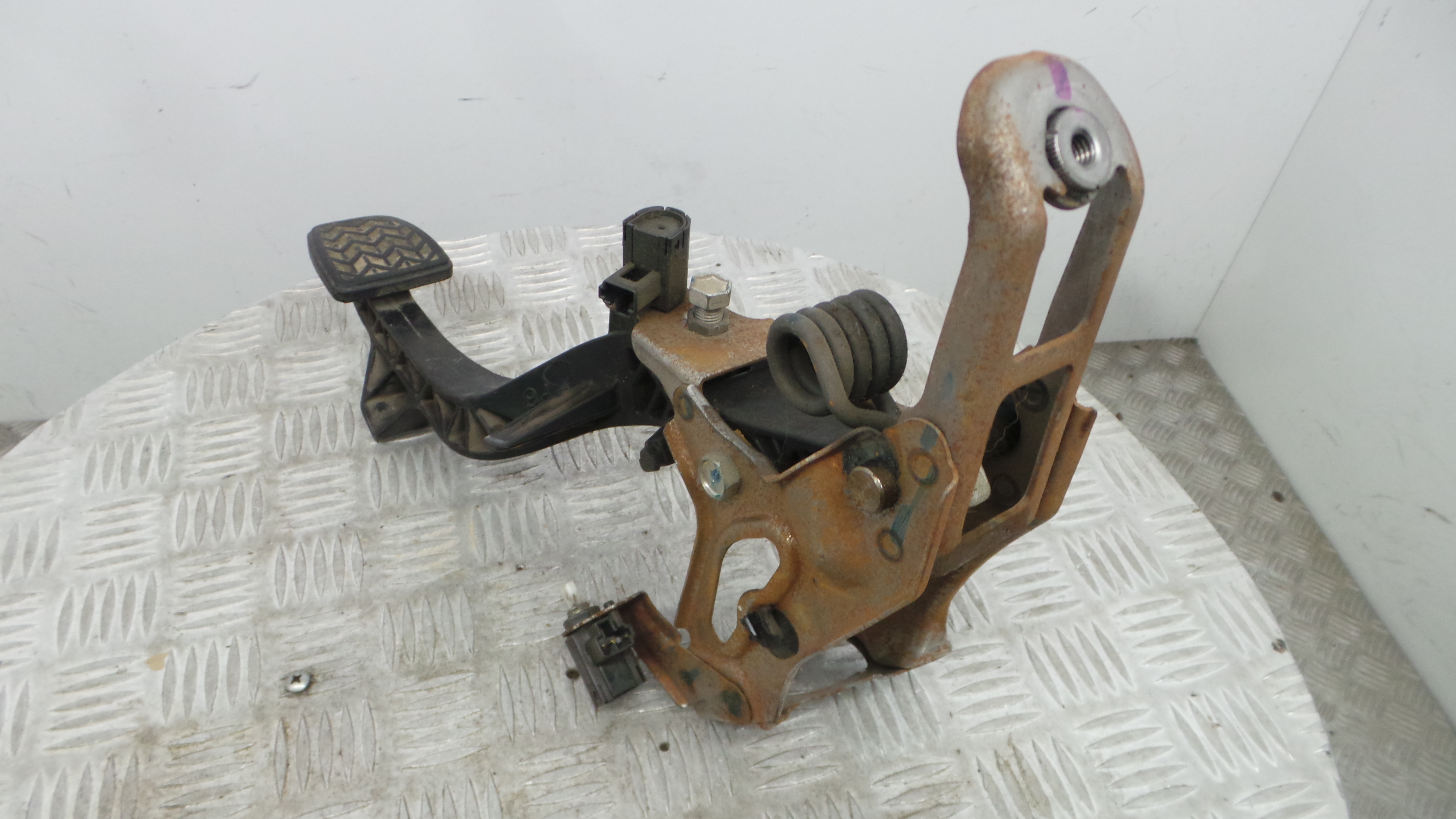 Pedal do Travão 47101-0D080 - TOYOTA YARIS (_P9_), YARIS/VITZ (_P9_)-37035580