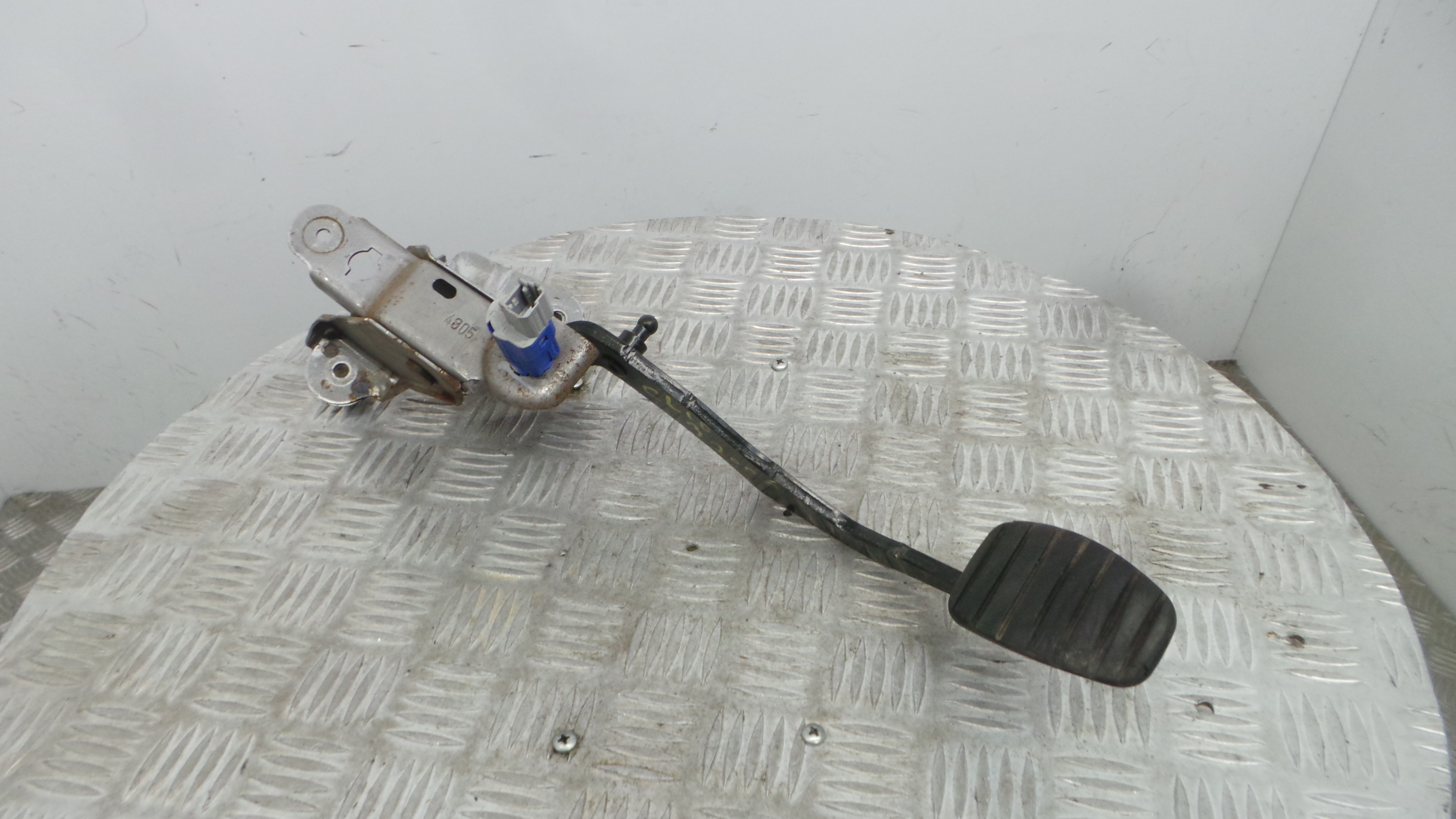 Pedal de Embraiagem 8200275893A - RENAULT CLIO III (BR0/1, CR0/1)-37035598
