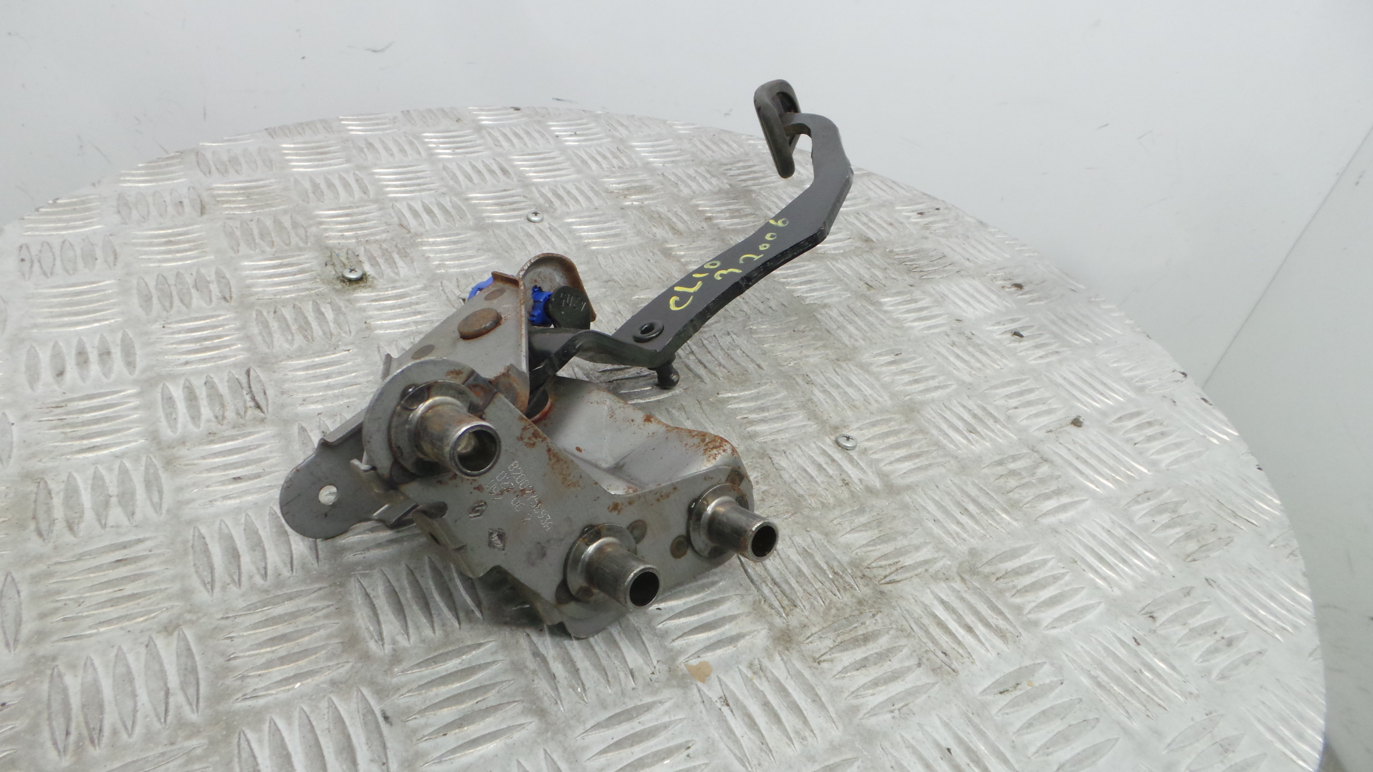 Pedal de Embraiagem 8200275893A - RENAULT CLIO III (BR0/1, CR0/1)-37035598