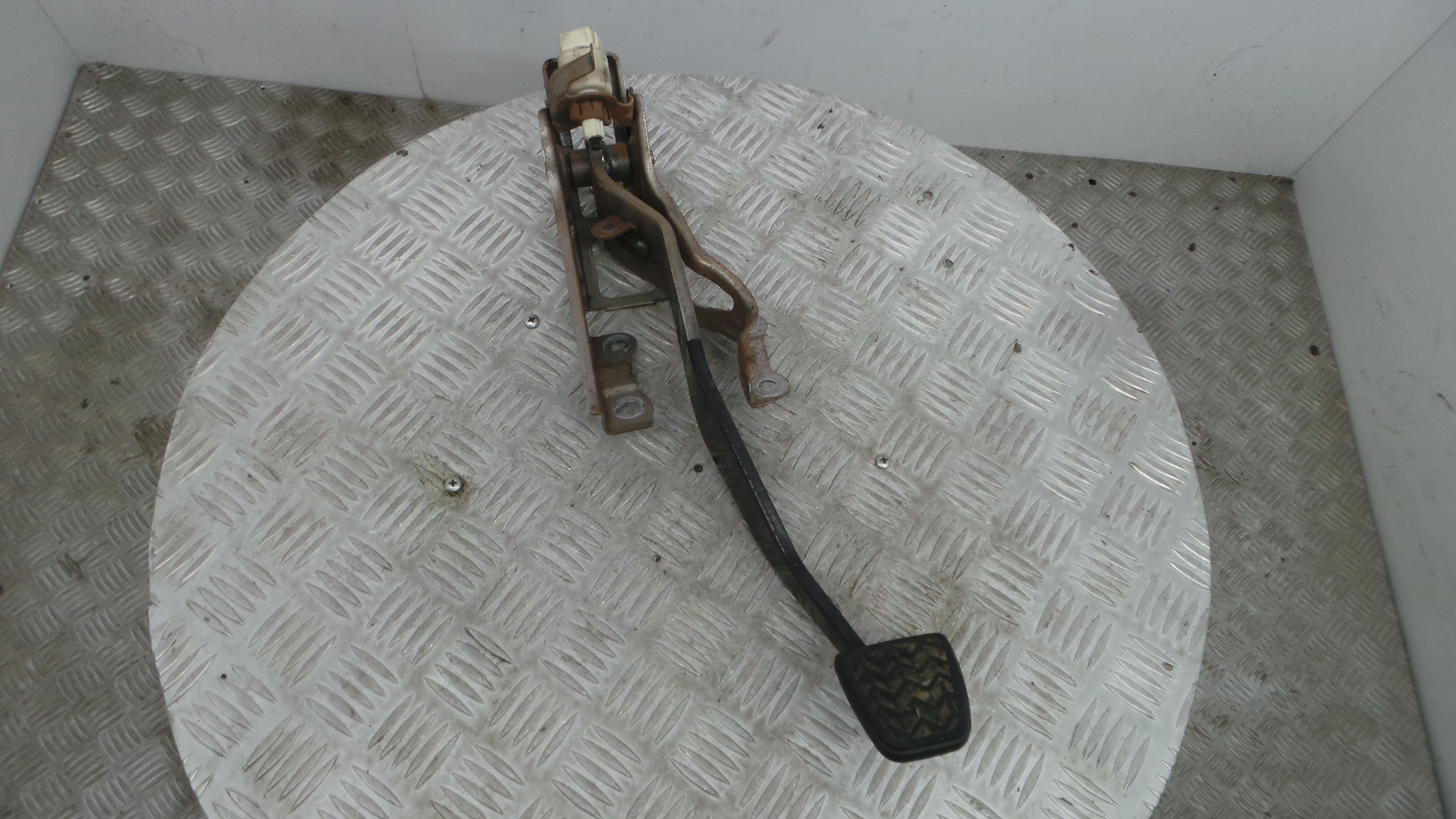 Pedal de Embraiagem 31311-0D030 - TOYOTA YARIS (_P9_), YARIS/VITZ (_P9_)-37035605