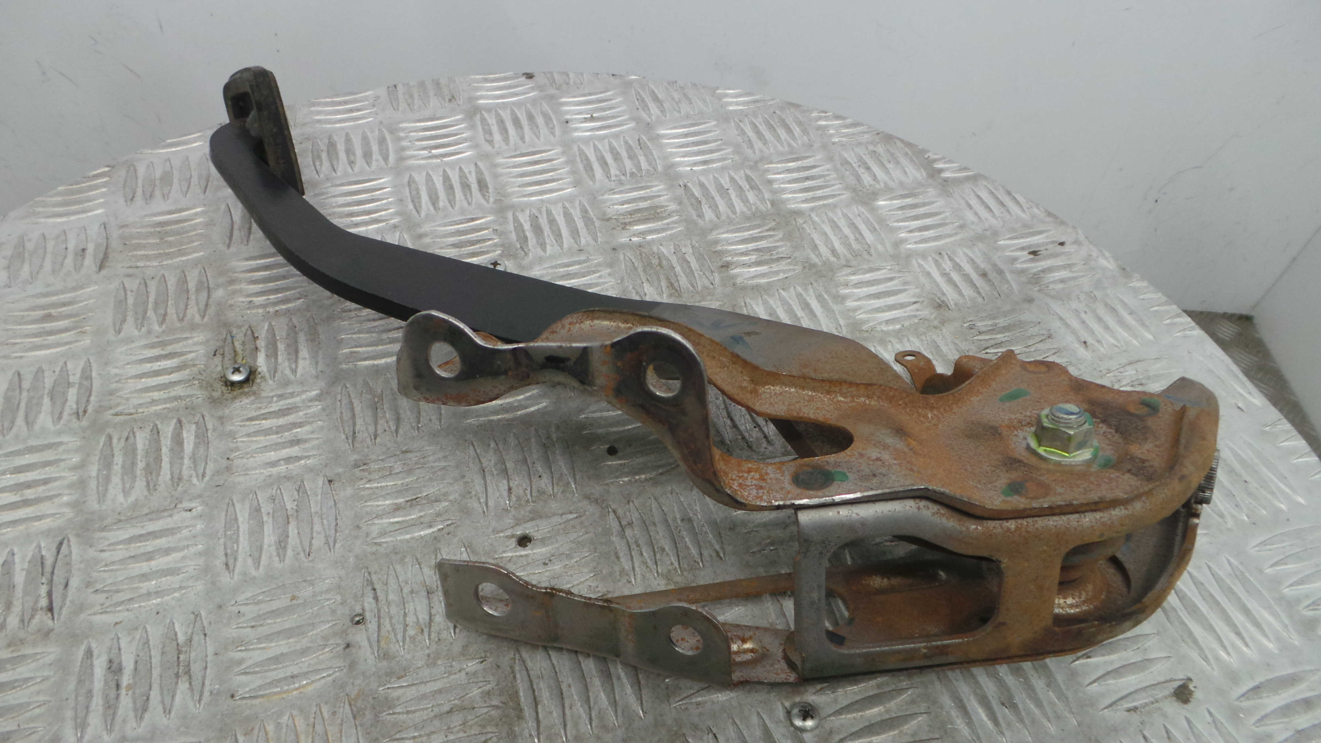 Pedal de Embraiagem 31311-0D030 - TOYOTA YARIS (_P9_), YARIS/VITZ (_P9_)-37035605