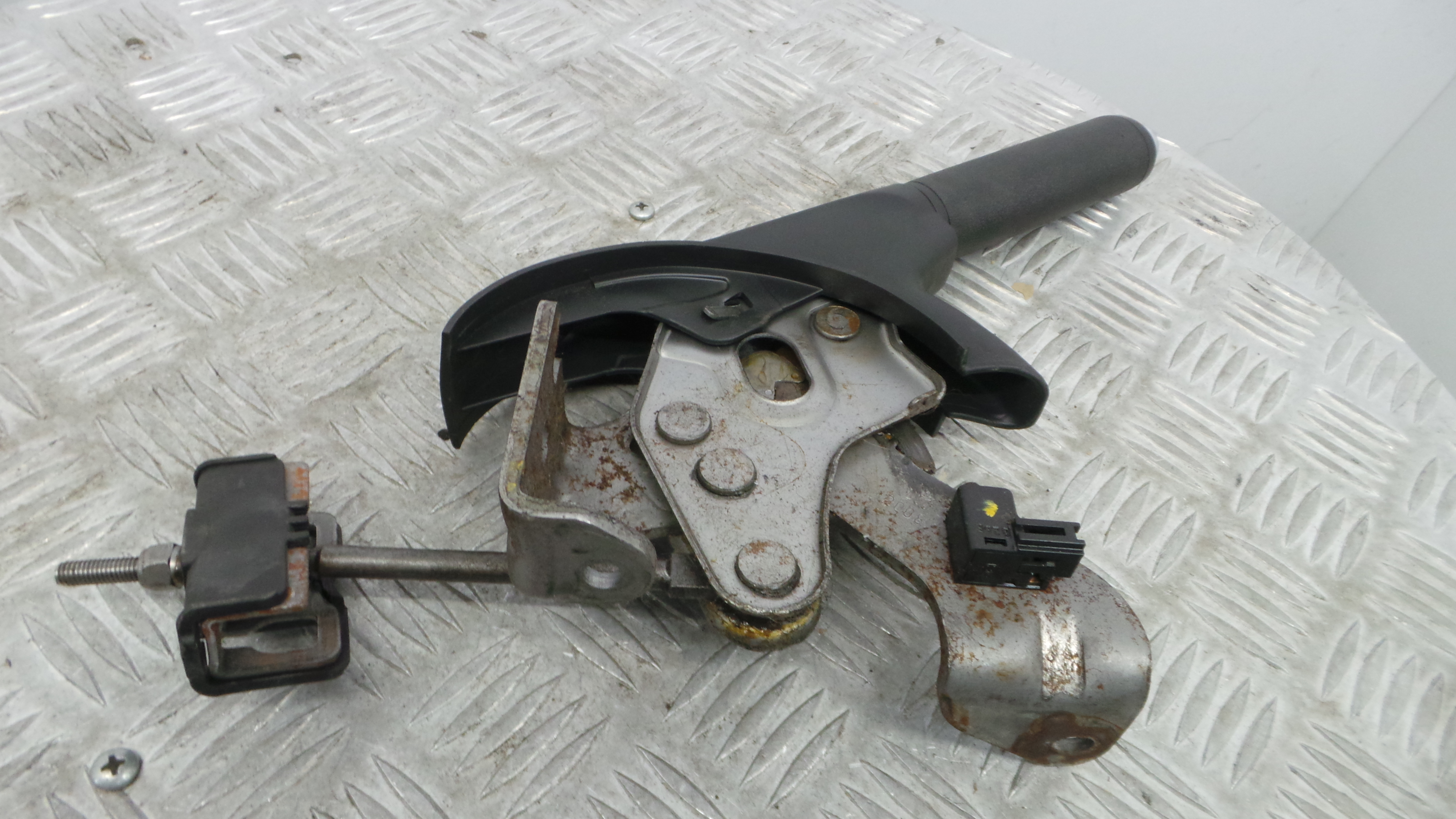 Travão de Mão  46201-0D090 - TOYOTA YARIS (_P9_), YARIS/VITZ (_P9_)-37035666