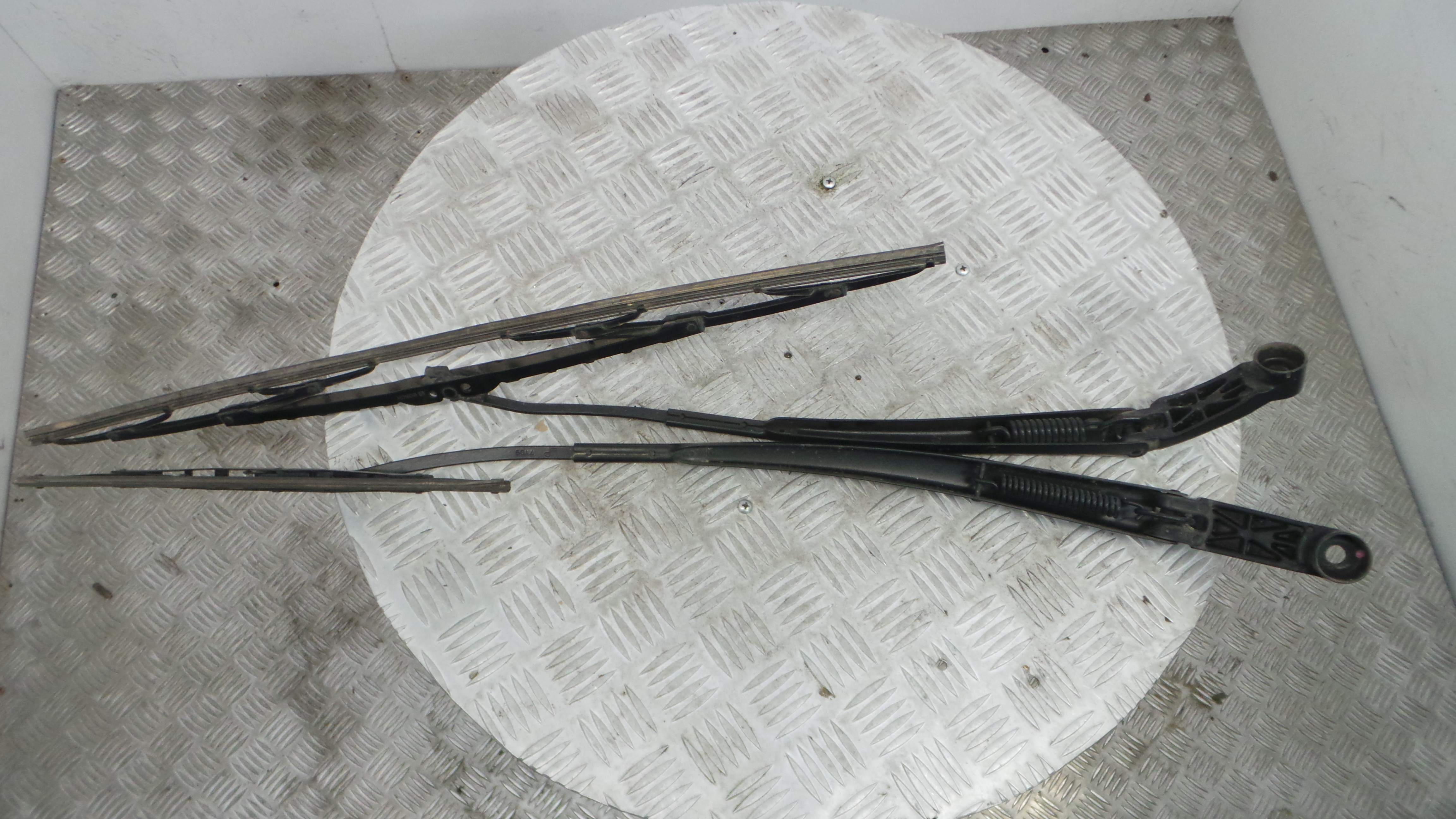 Braço Do Limpa-vidros LP7109 - TOYOTA YARIS (_P9_), YARIS/VITZ (_P9_)-37035668