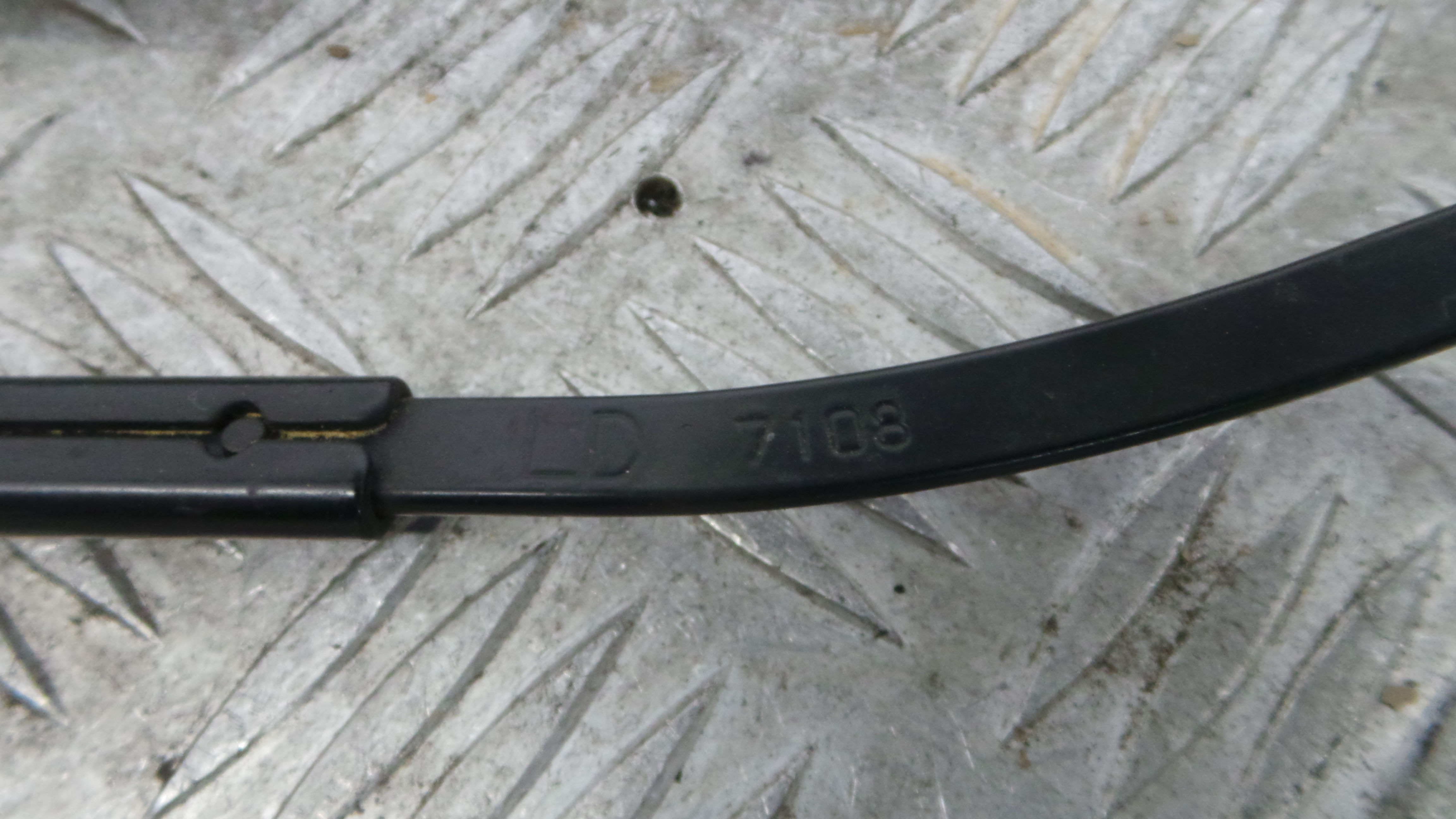 Braço Do Limpa-vidros LP7109 - TOYOTA YARIS (_P9_), YARIS/VITZ (_P9_)-37035668