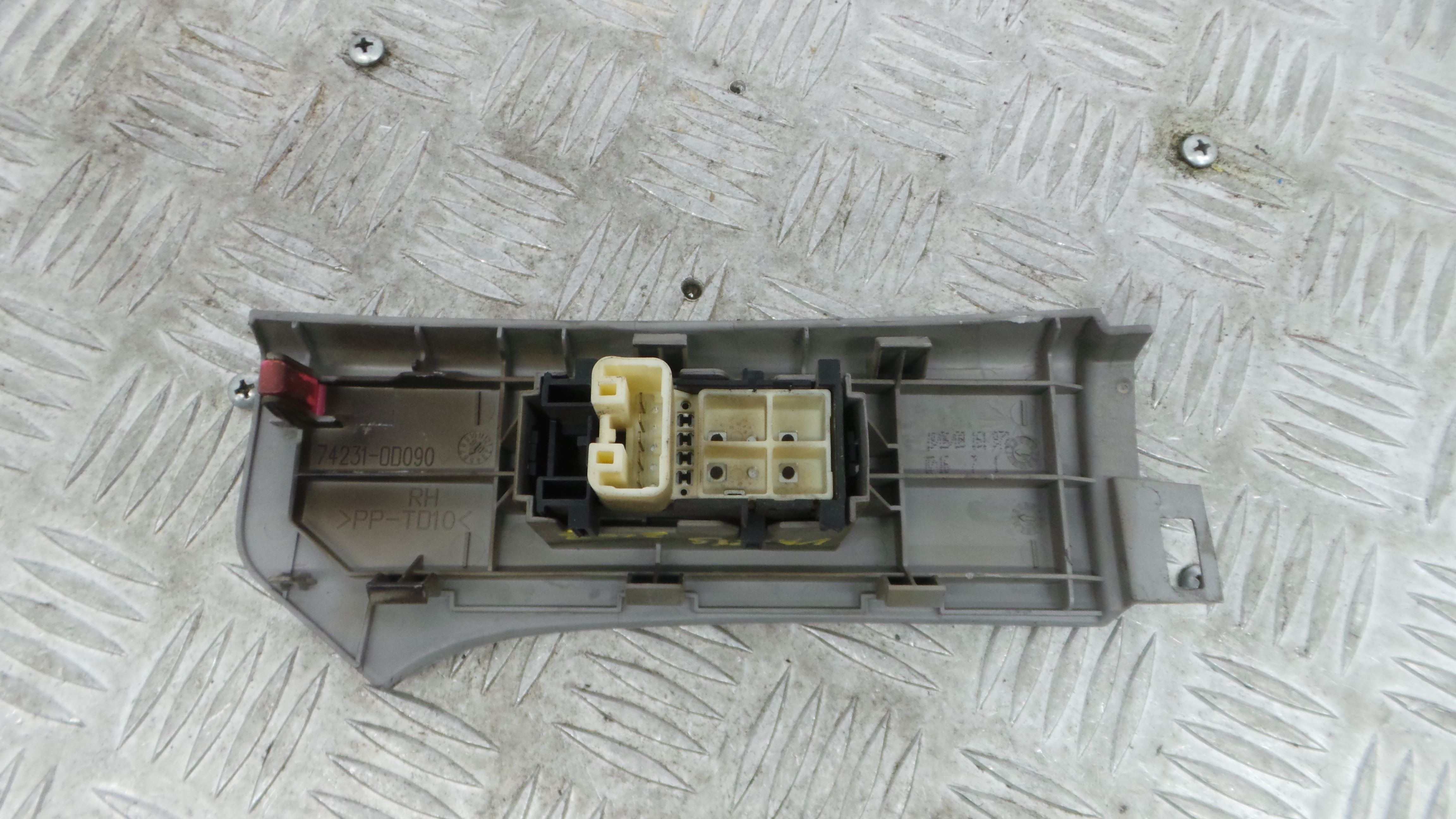 Interruptor / Comando Elevador Vidro Frente Dto 74231-0D090 - TOYOTA YARIS (_P9_), YARIS/VITZ (_P9_-37035676