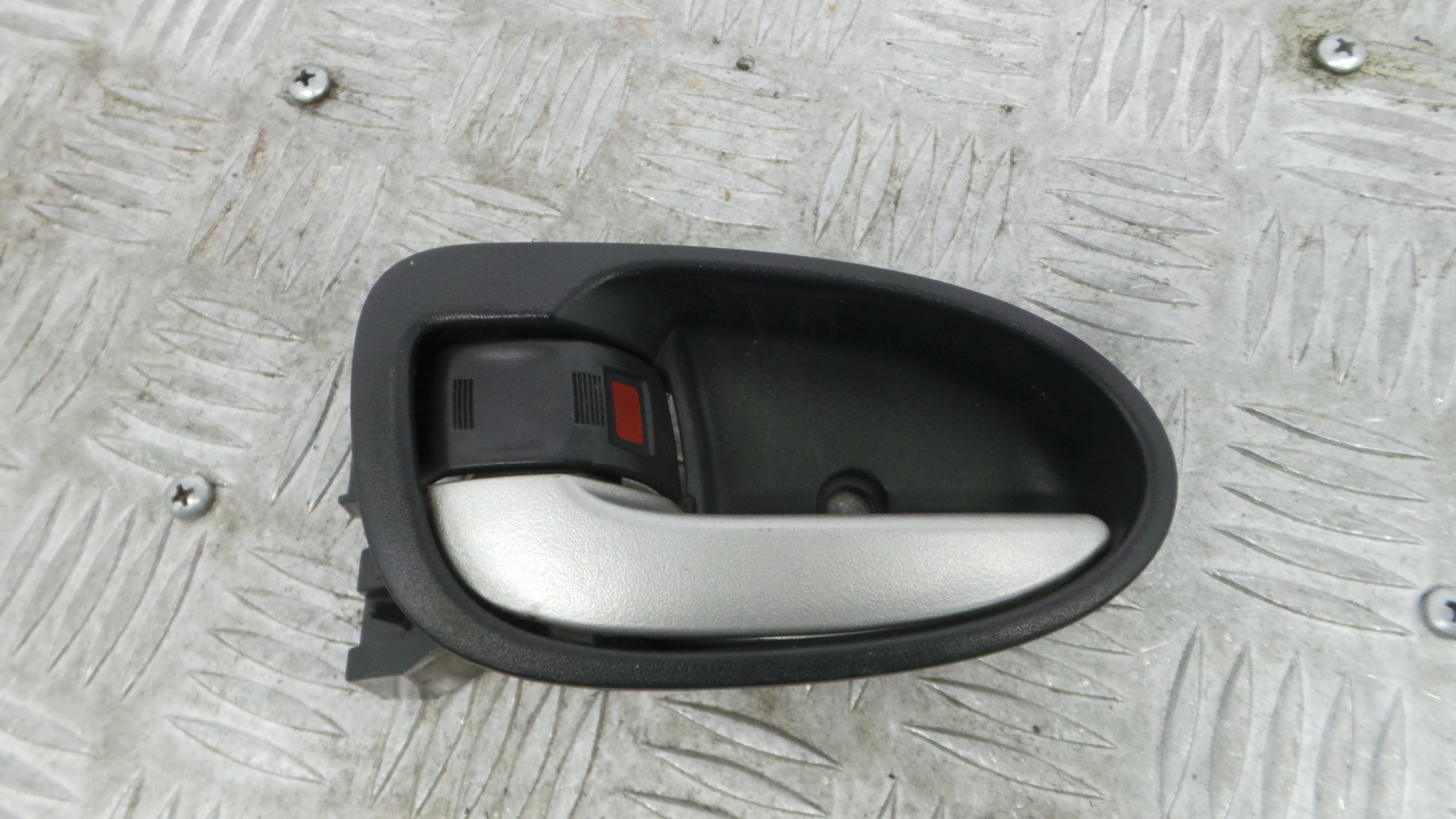 Puxador Interior Frente Esquerdo 69206-0D090 - TOYOTA YARIS (_P9_), YARIS/VITZ (_P9_)-37035680