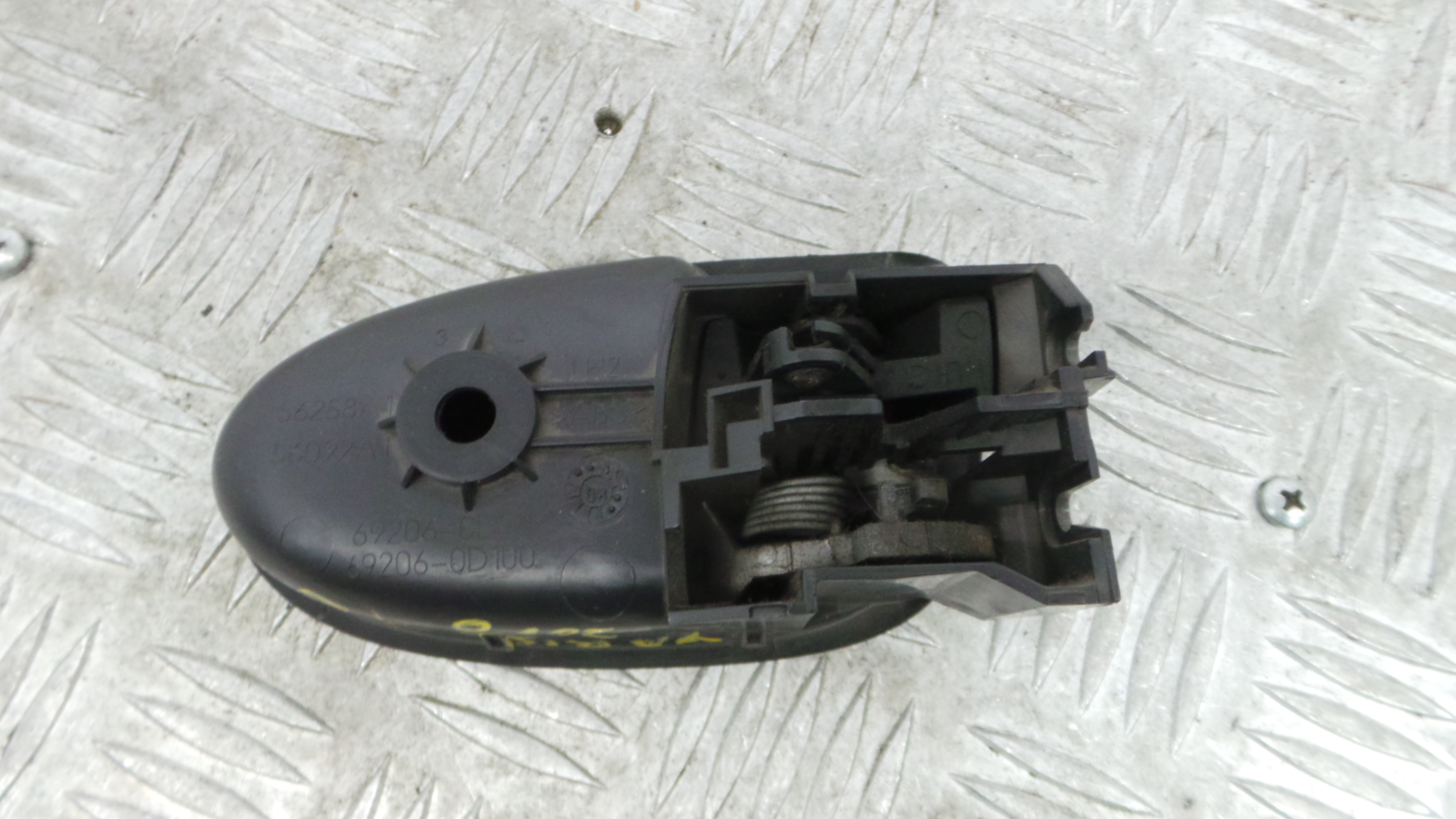 Puxador Interior Frente Esquerdo 69206-0D090 - TOYOTA YARIS (_P9_), YARIS/VITZ (_P9_)-37035680