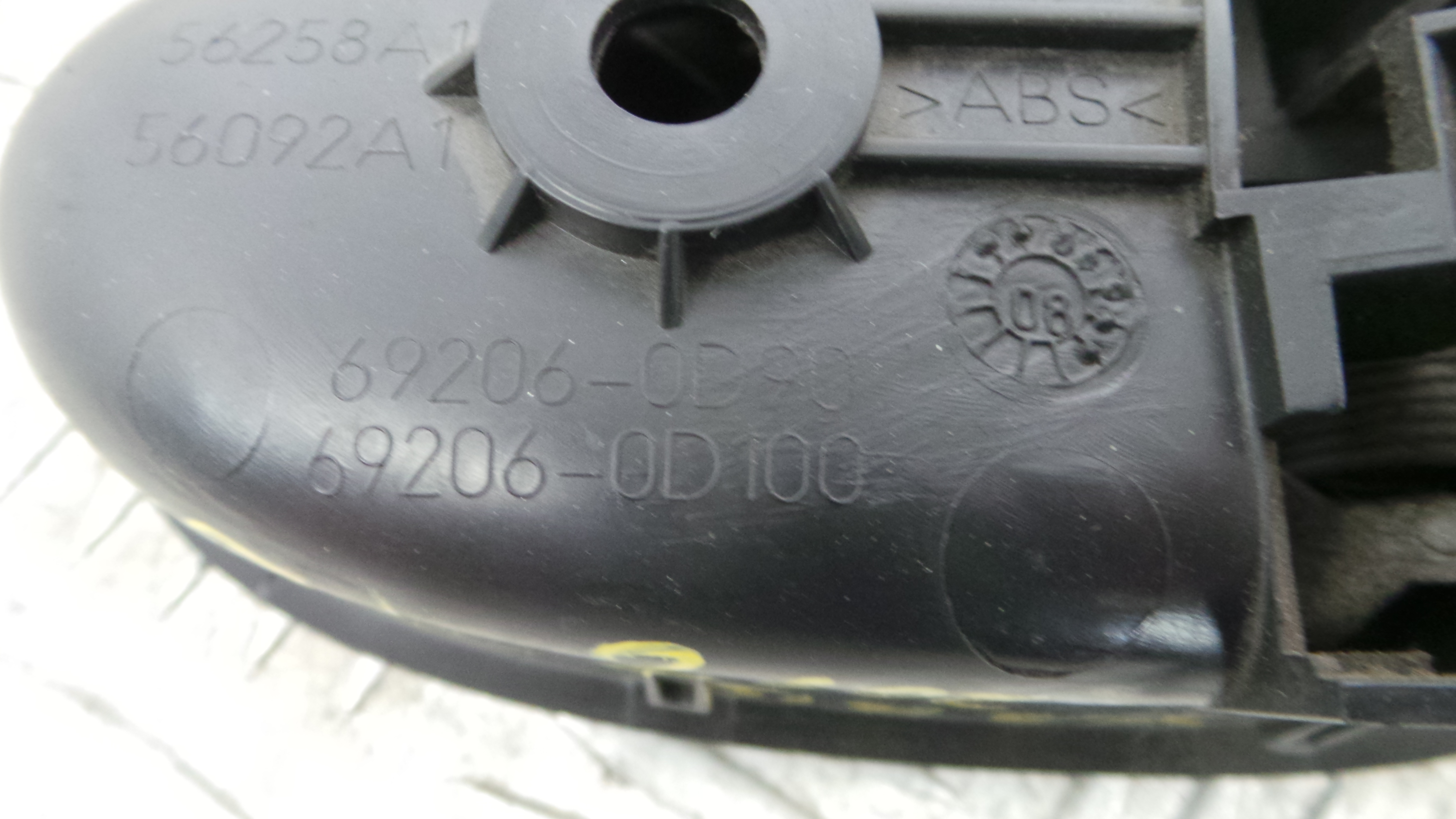 Puxador Interior Frente Esquerdo 69206-0D090 - TOYOTA YARIS (_P9_), YARIS/VITZ (_P9_)-37035680