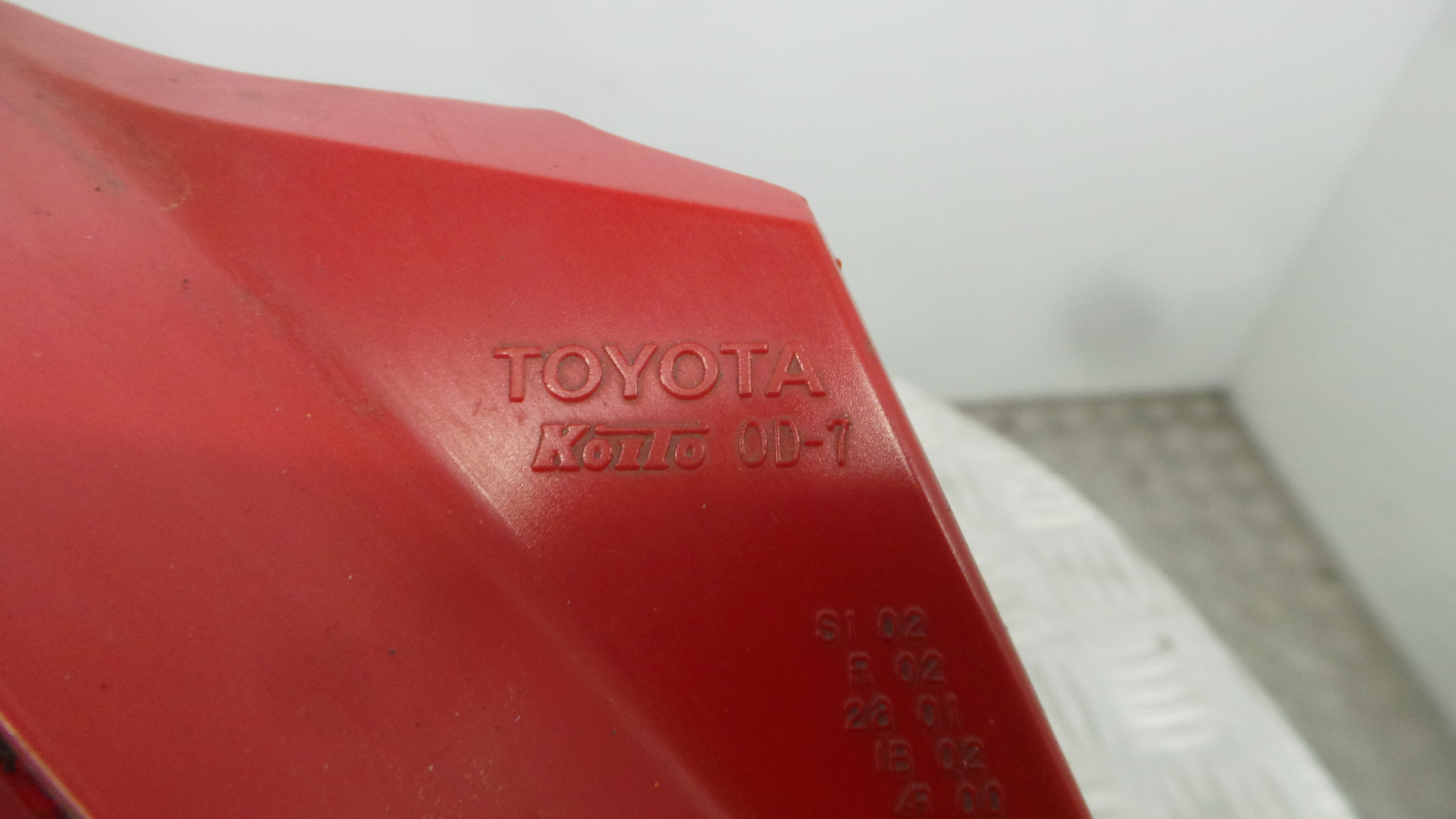 Farolim Stop Esq 81561-0D110 - TOYOTA YARIS (_P9_), YARIS/VITZ (_P9_)-37035701