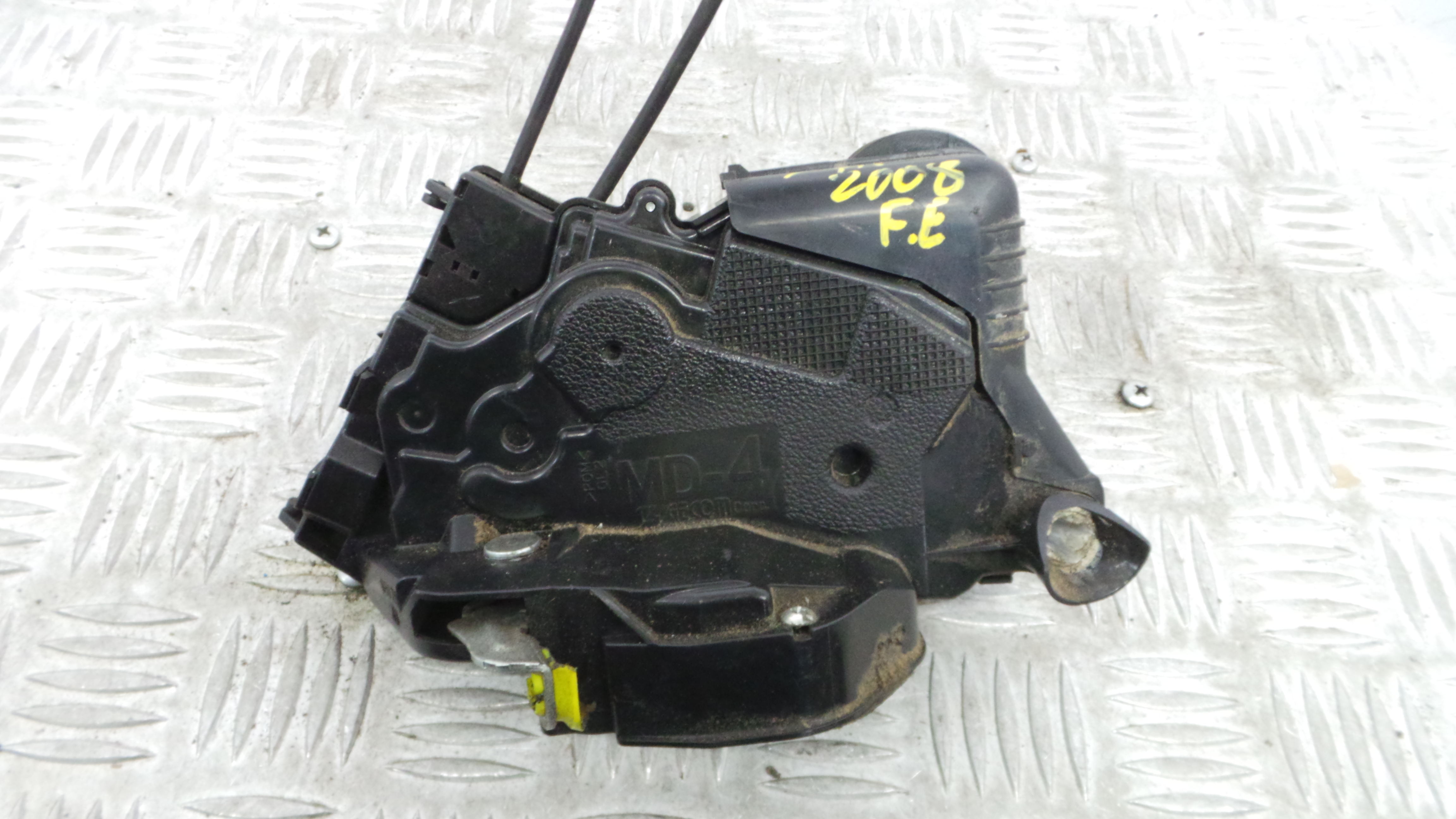 Fecho da Porta Frente Esq 69040-0D140 - TOYOTA YARIS (_P9_), YARIS/VITZ (_P9_)-37035851