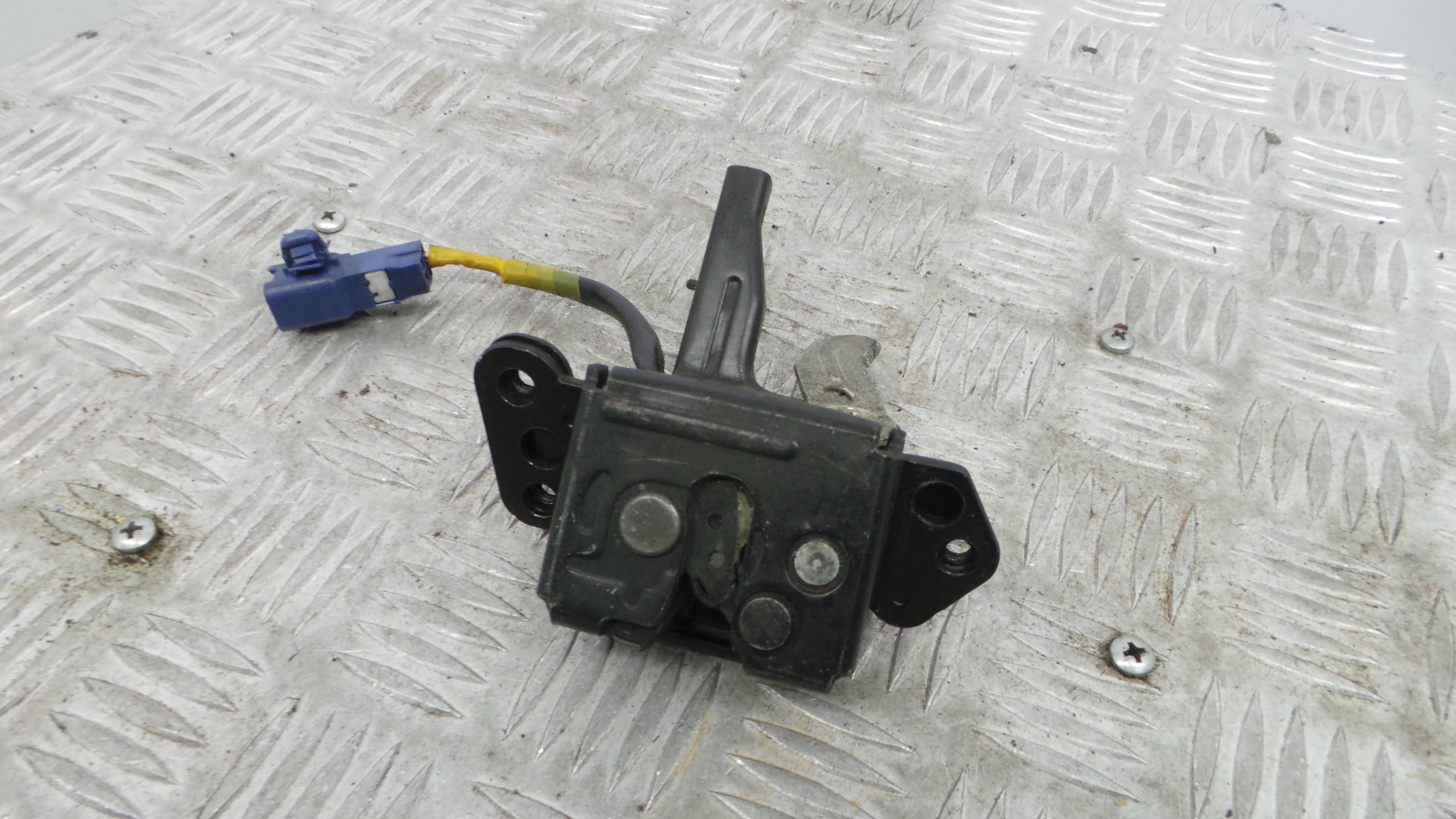 Fecho Mala  69350-0D041 - TOYOTA YARIS (_P9_), YARIS/VITZ (_P9_)-37035854