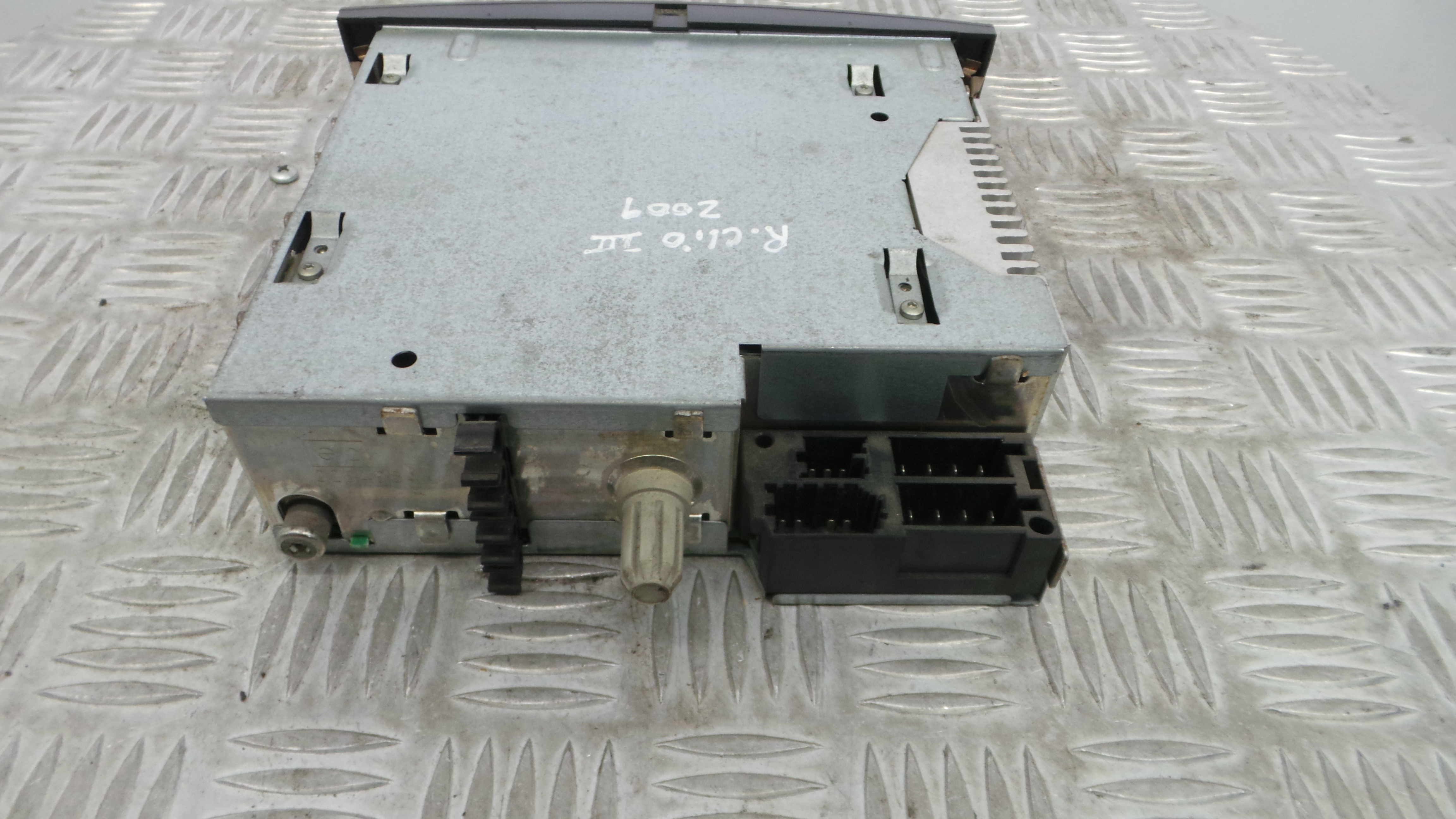 Auto-rádios 8200666146C - RENAULT CLIO III (BR0/1, CR0/1)-37036896