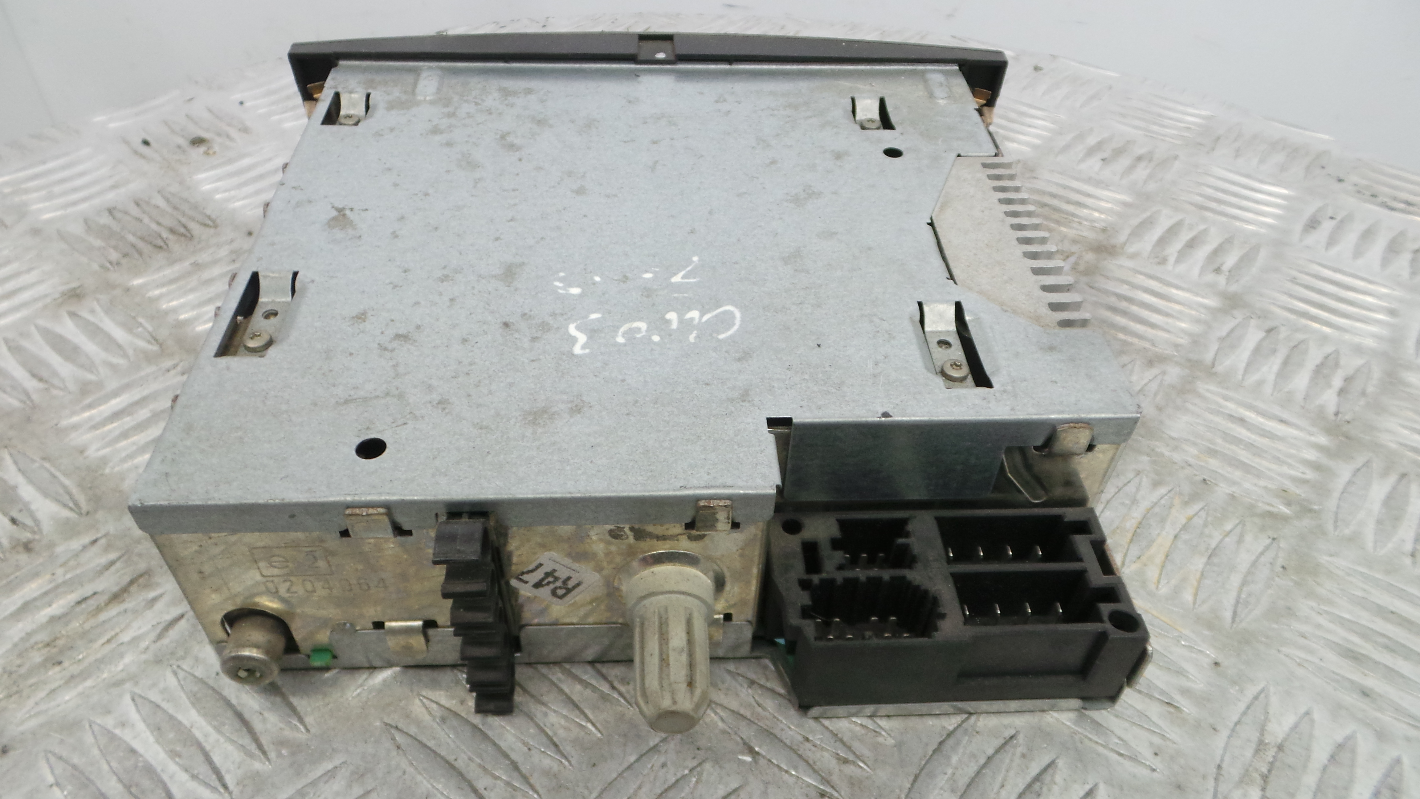 Auto-rádios 8200633624A - RENAULT CLIO III (BR0/1, CR0/1)-37036915