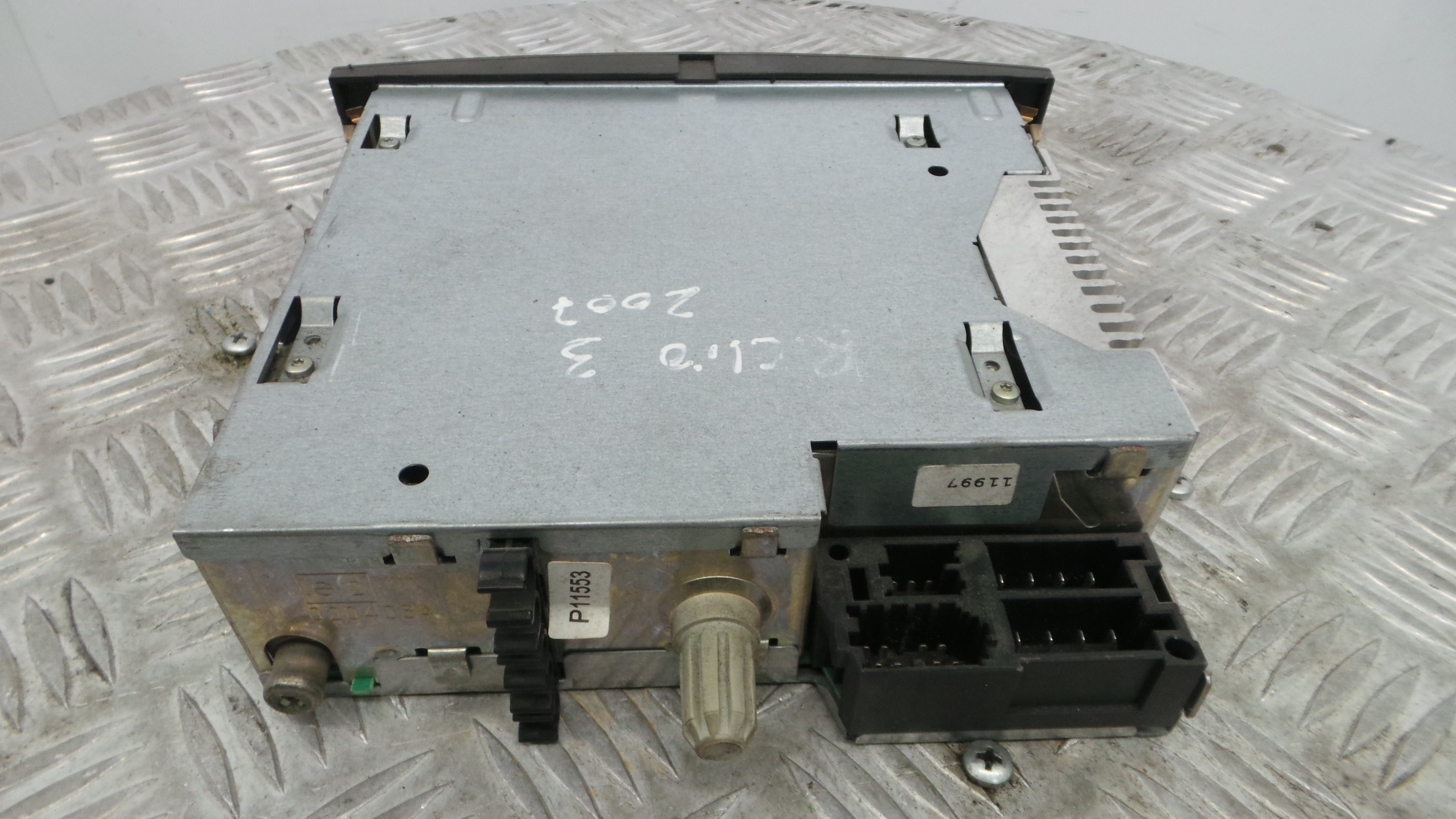 Auto-rádios 8200607915B - RENAULT CLIO III (BR0/1, CR0/1)-37036978