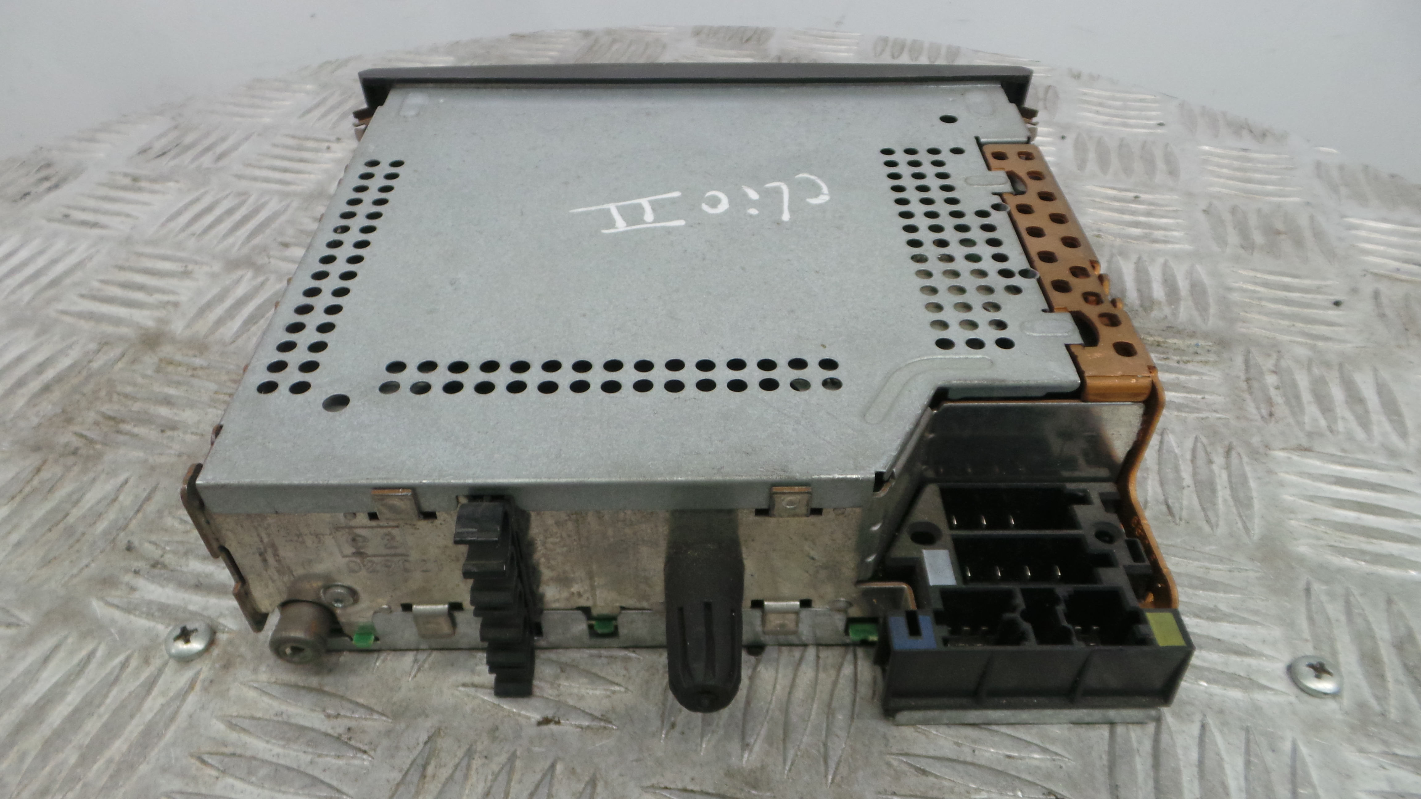 Auto-rádios 8200057673A - RENAULT CLIO II (BB_, CB_), CLIO Mk II (BB_, CB_)-37037271