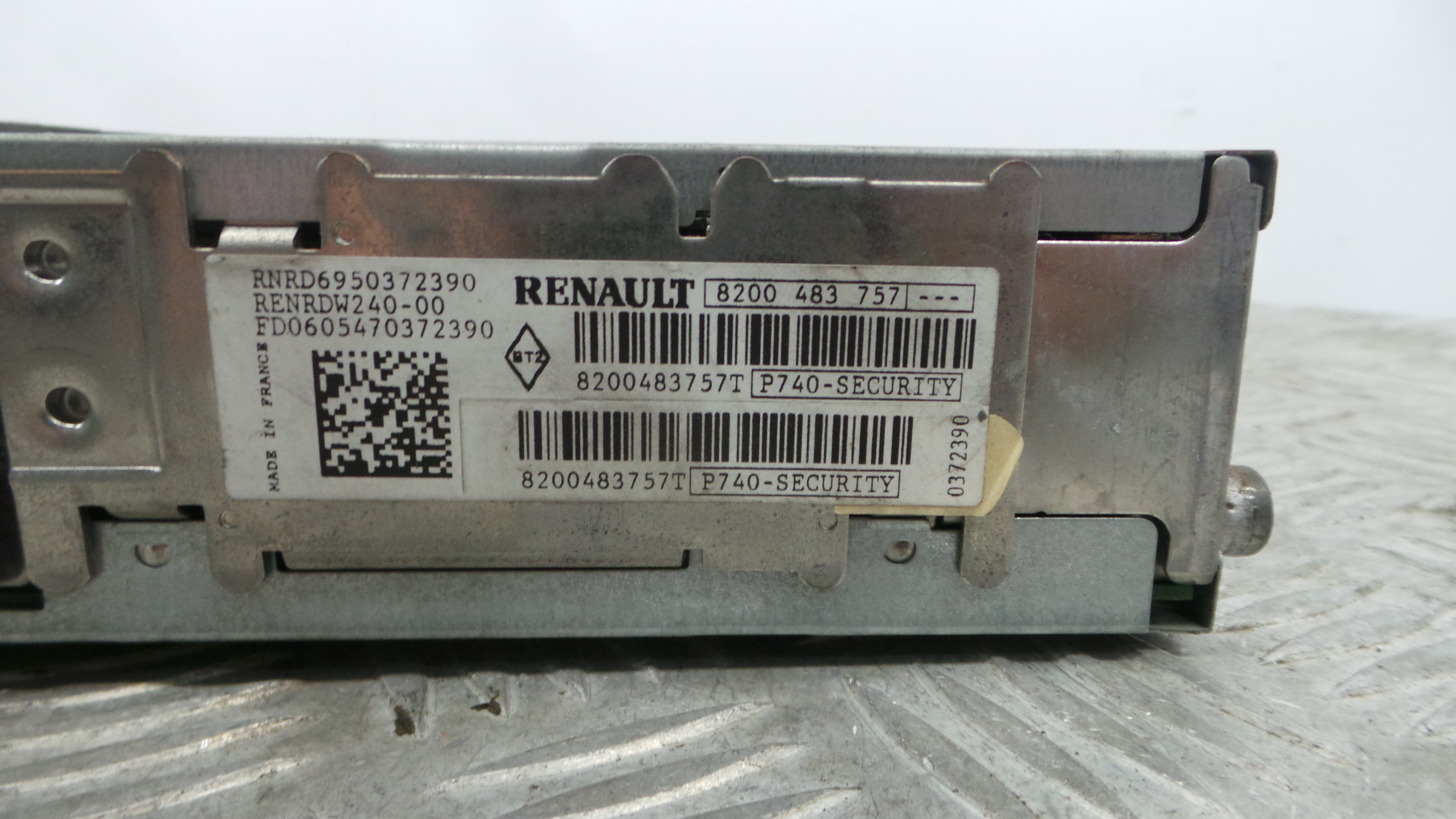 Auto-rádios 8200483757 - RENAULT CLIO III (BR0/1, CR0/1)-37037323