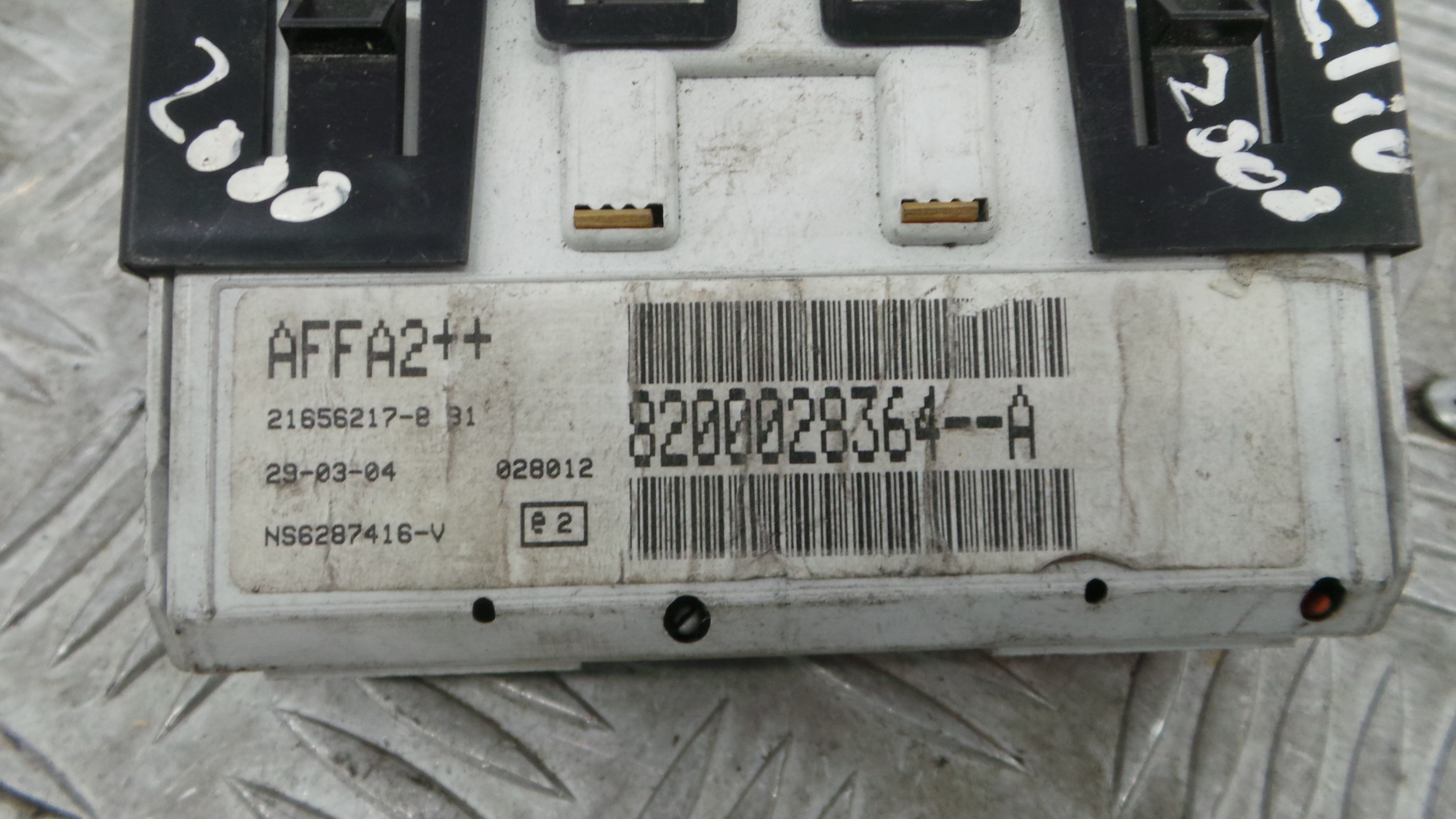 Display do Ar Condicionado / Rádio / GPS / DVD 8200028364-A - RENAULT CLIO III (BR0/1, CR0/1)-37037574