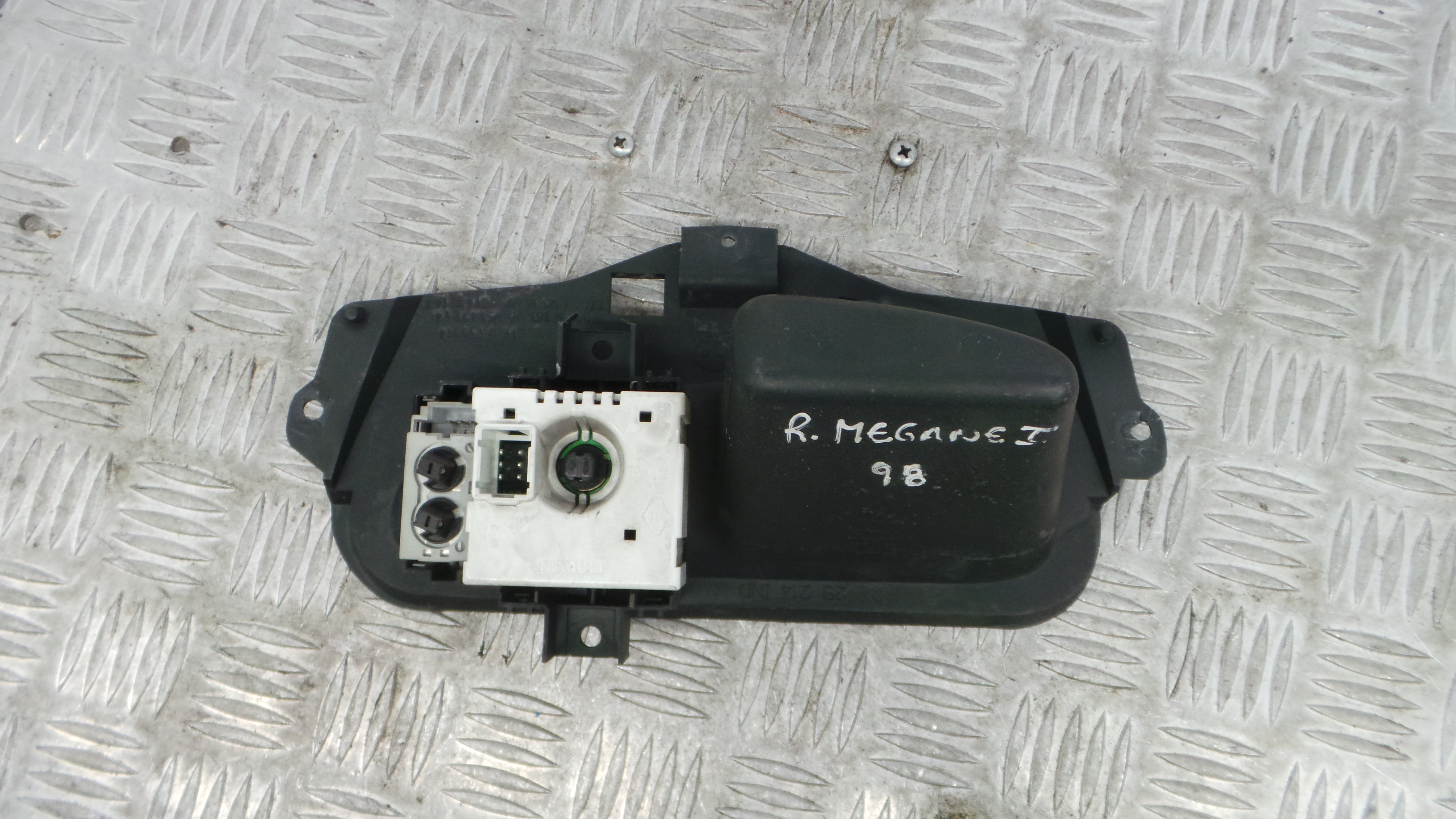 Display do Ar Condicionado / Rádio / GPS / DVD 7700421037 - RENAULT MEGANE I (BA0/1_)-37037624