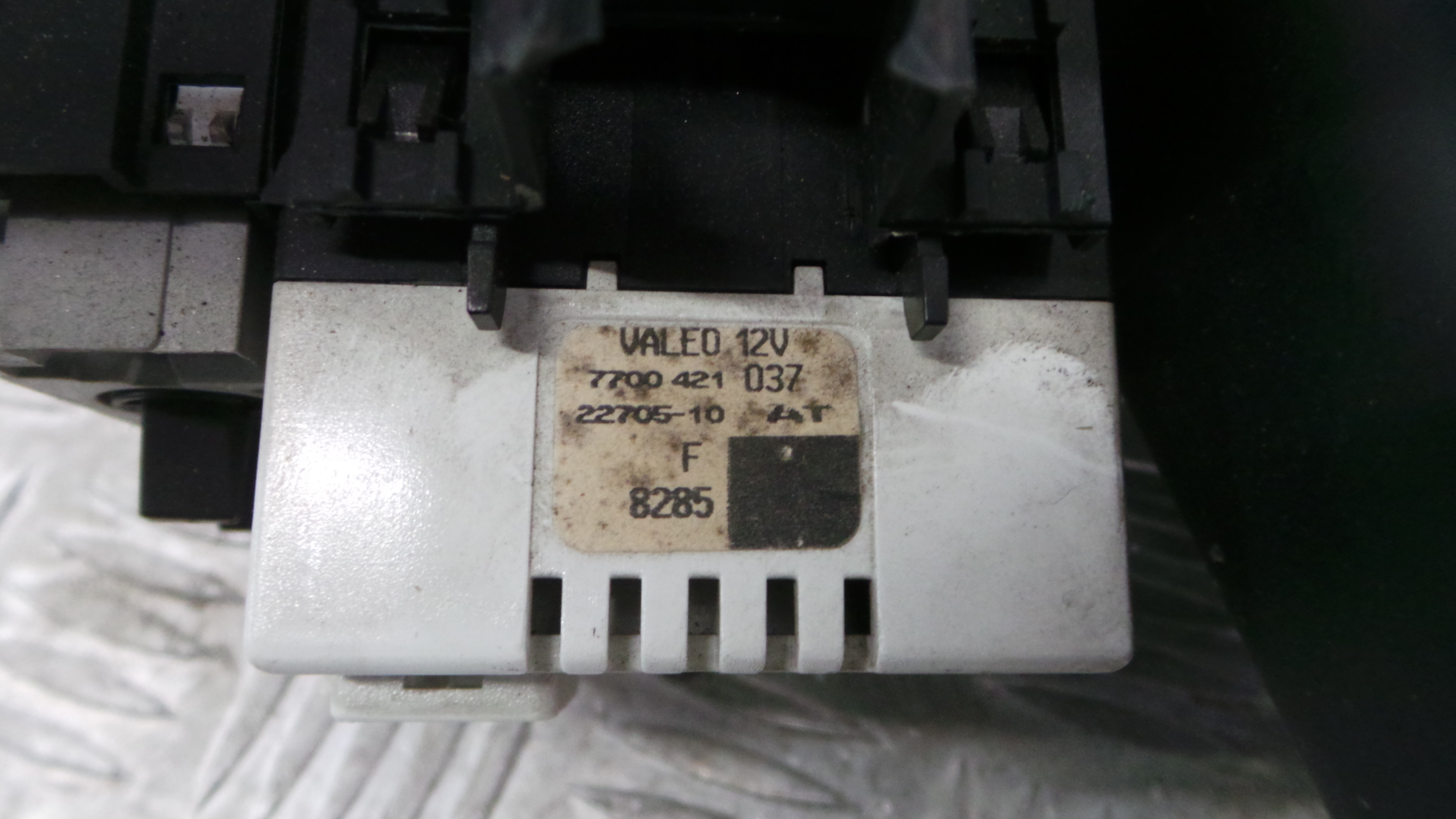 Display do Ar Condicionado / Rádio / GPS / DVD 7700421037 - RENAULT MEGANE I (BA0/1_)-37037624