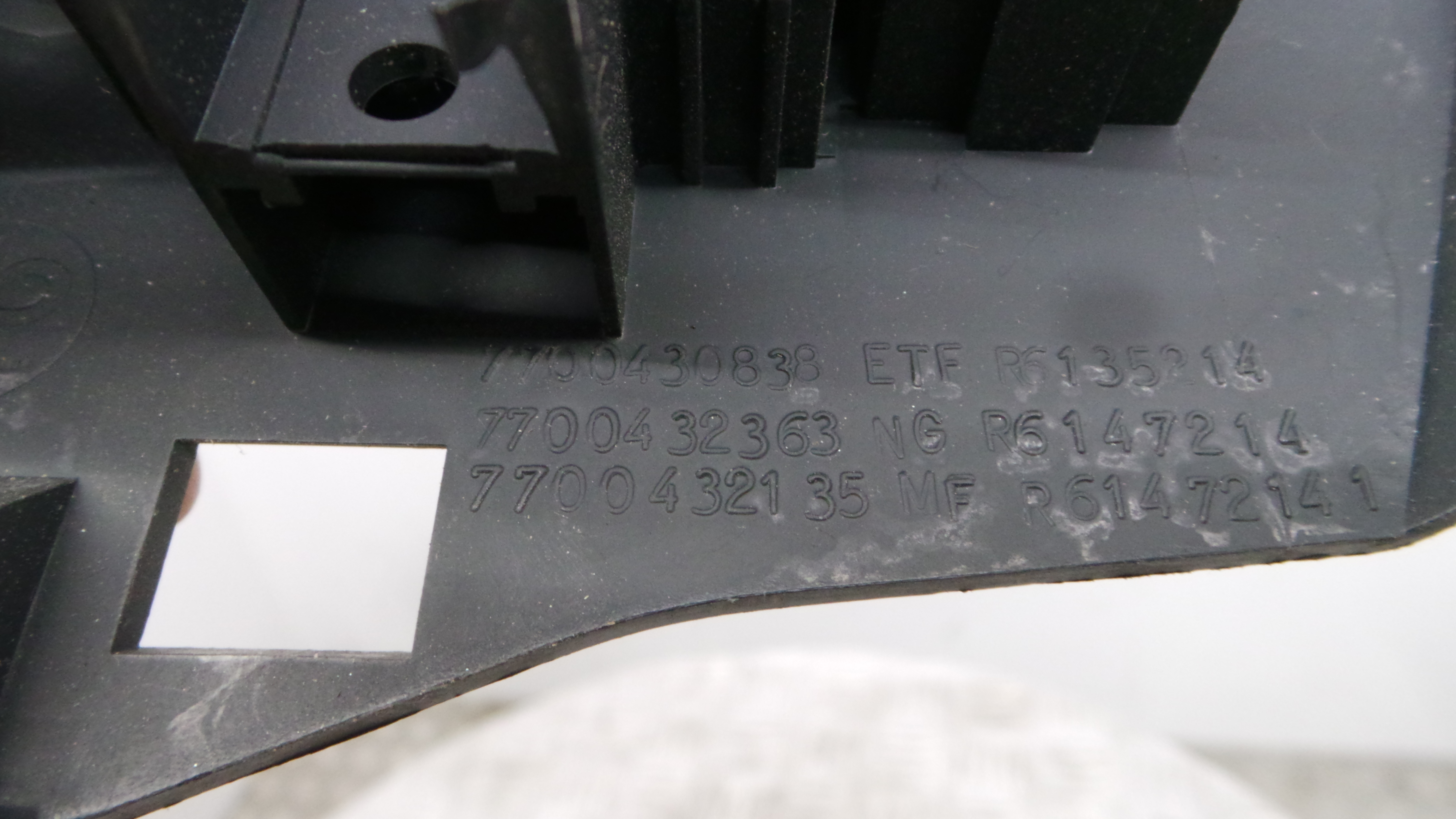 Display do Ar Condicionado / Rádio / GPS / DVD 7700421037 - RENAULT MEGANE I (BA0/1_)-37037624