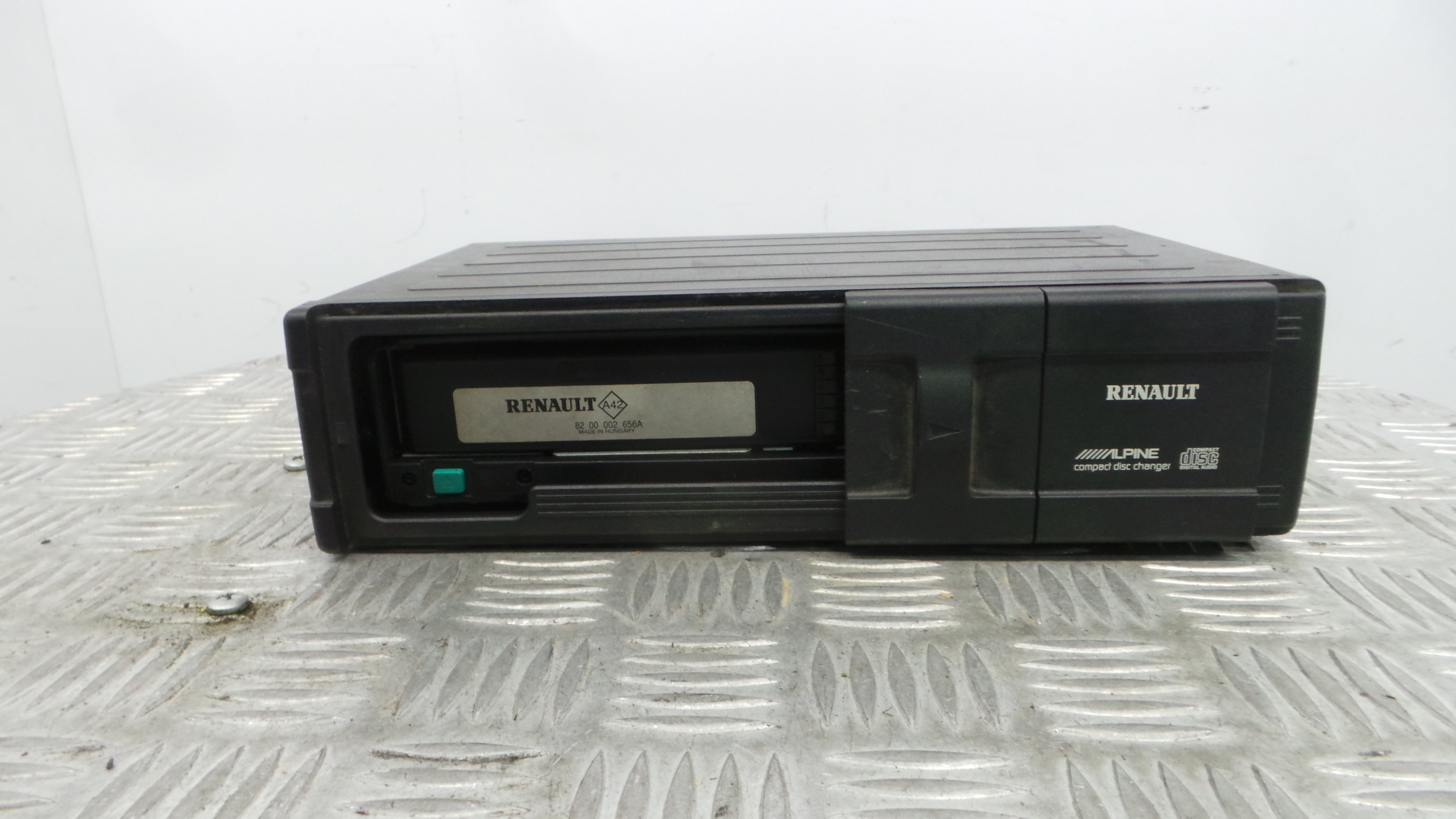 Caixa / Leitor CDs 8200033794 - RENAULT LAGUNA II (BG0/1_)-37037837