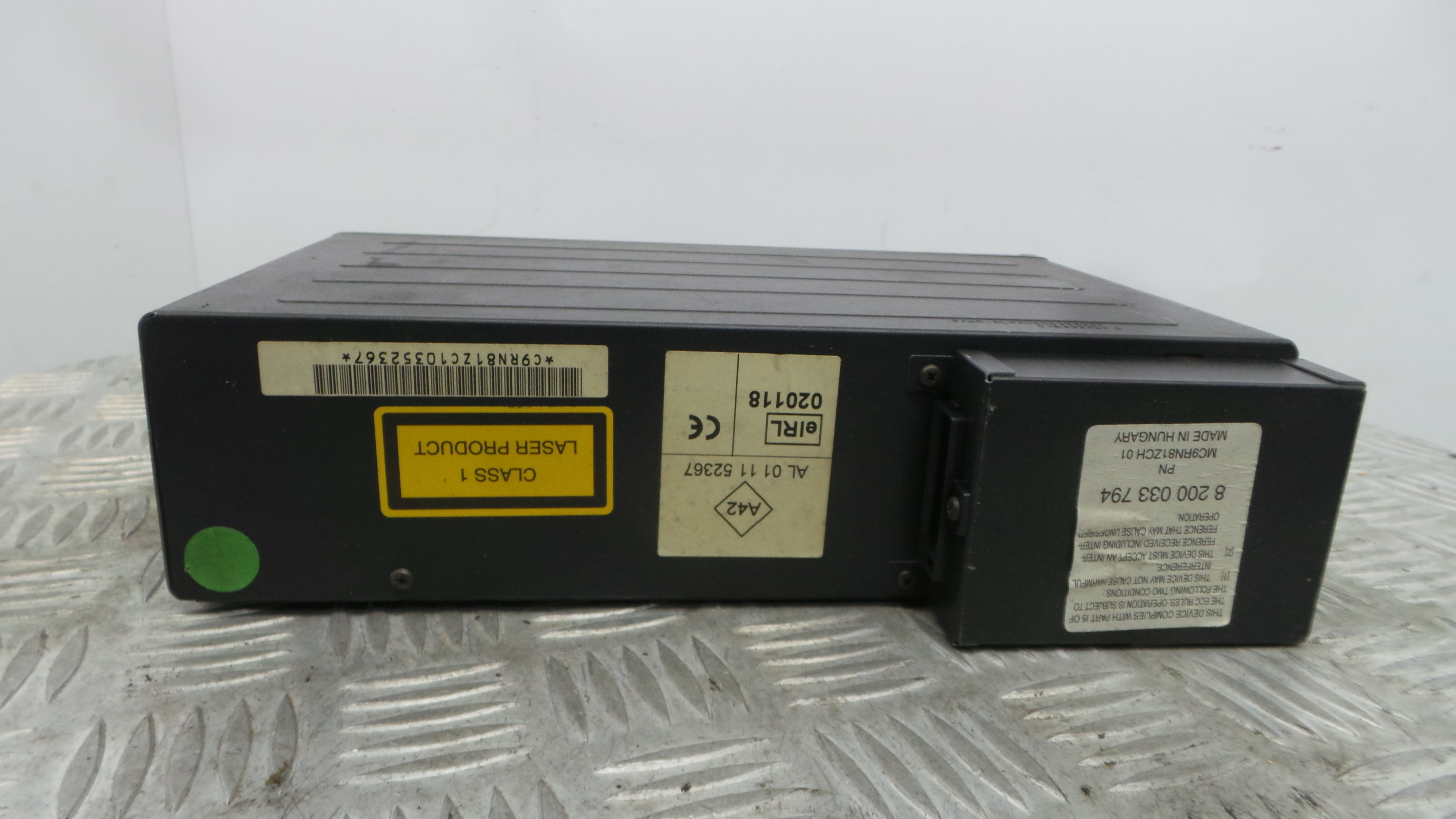 Caixa / Leitor CDs 8200033794 - RENAULT LAGUNA II (BG0/1_)-37037837