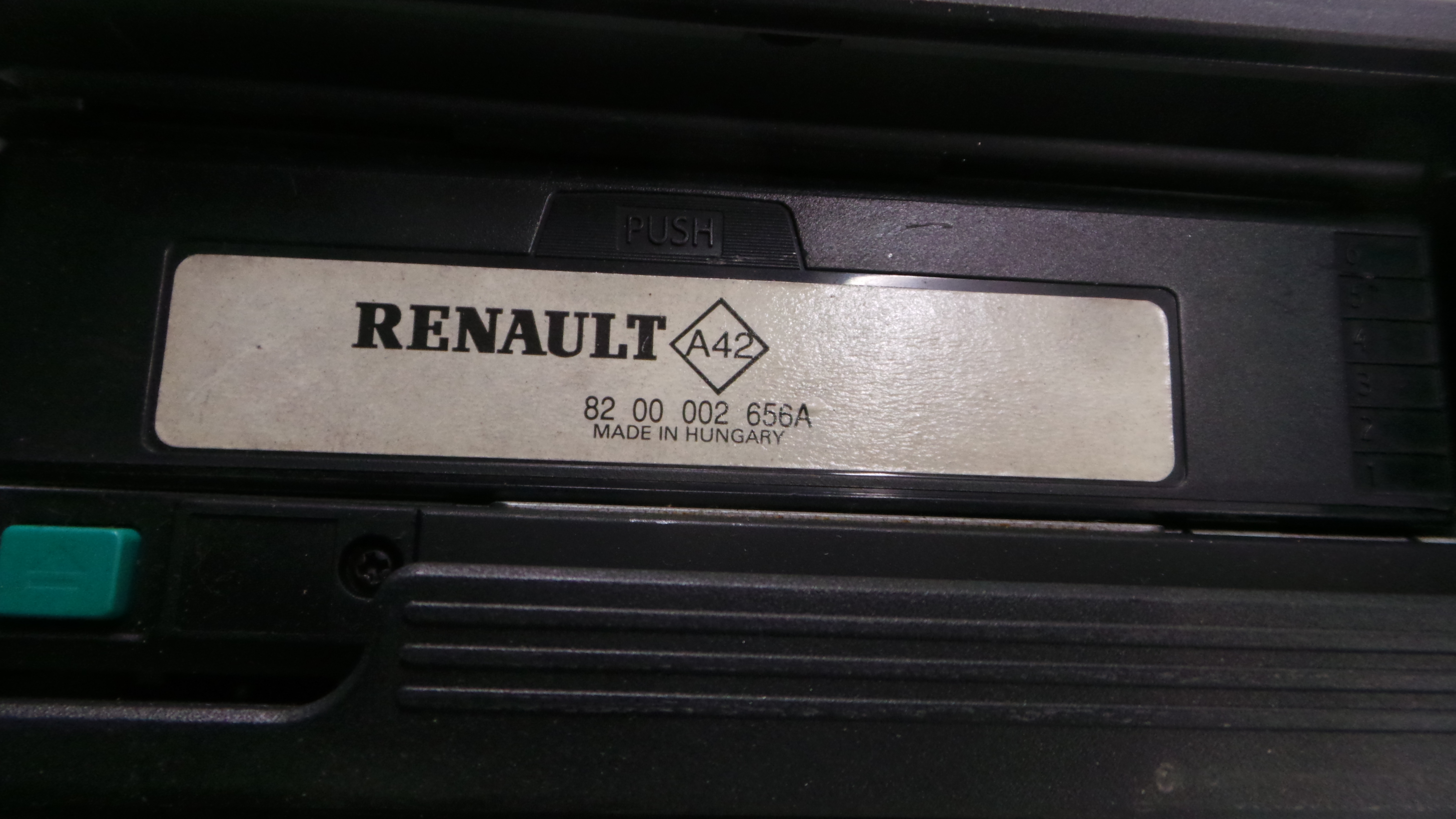 Caixa / Leitor CDs 8200033794 - RENAULT LAGUNA II (BG0/1_)-37037837