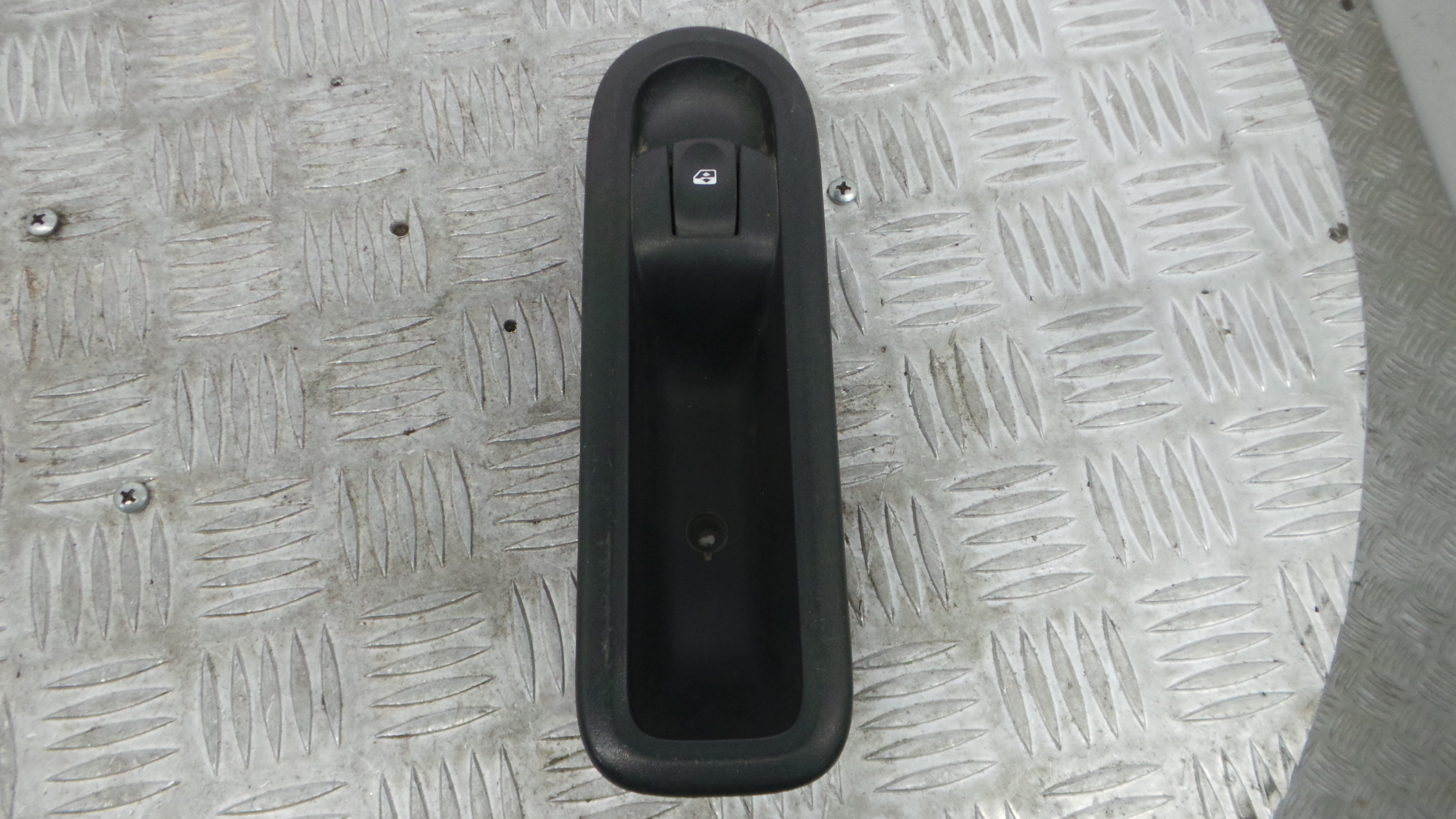 Interruptor / Comando Elevador Vidro Frente Dto  8200356517B - RENAULT CLIO III (BR0/1, CR0/1)-37039035
